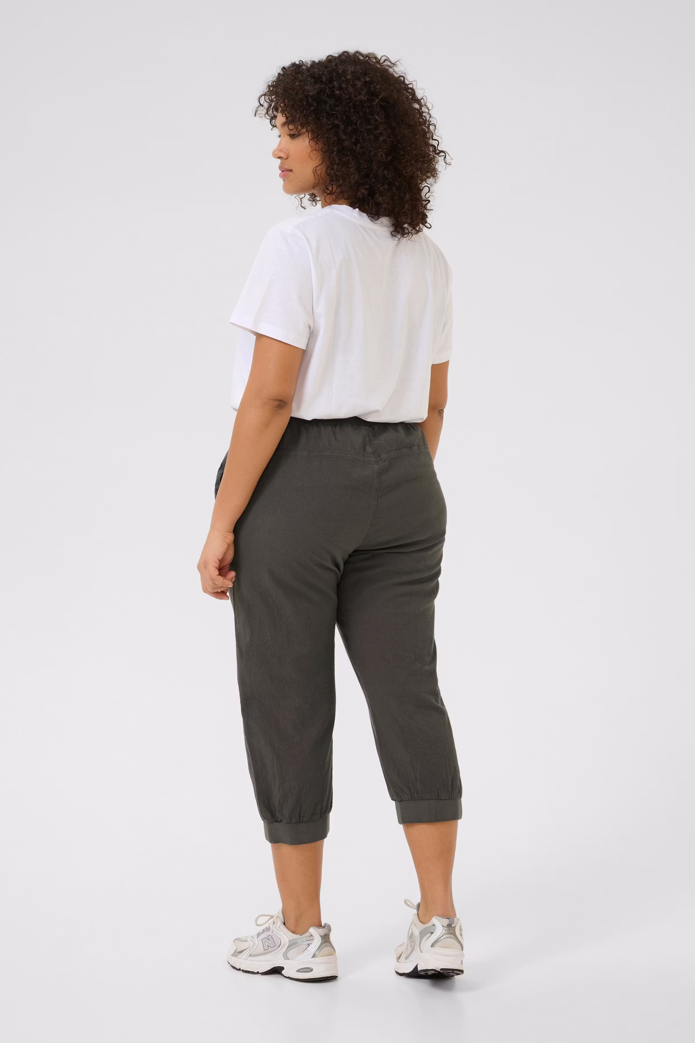 KCnana Capri pants LOOKBOOK BACK 10580057-190205