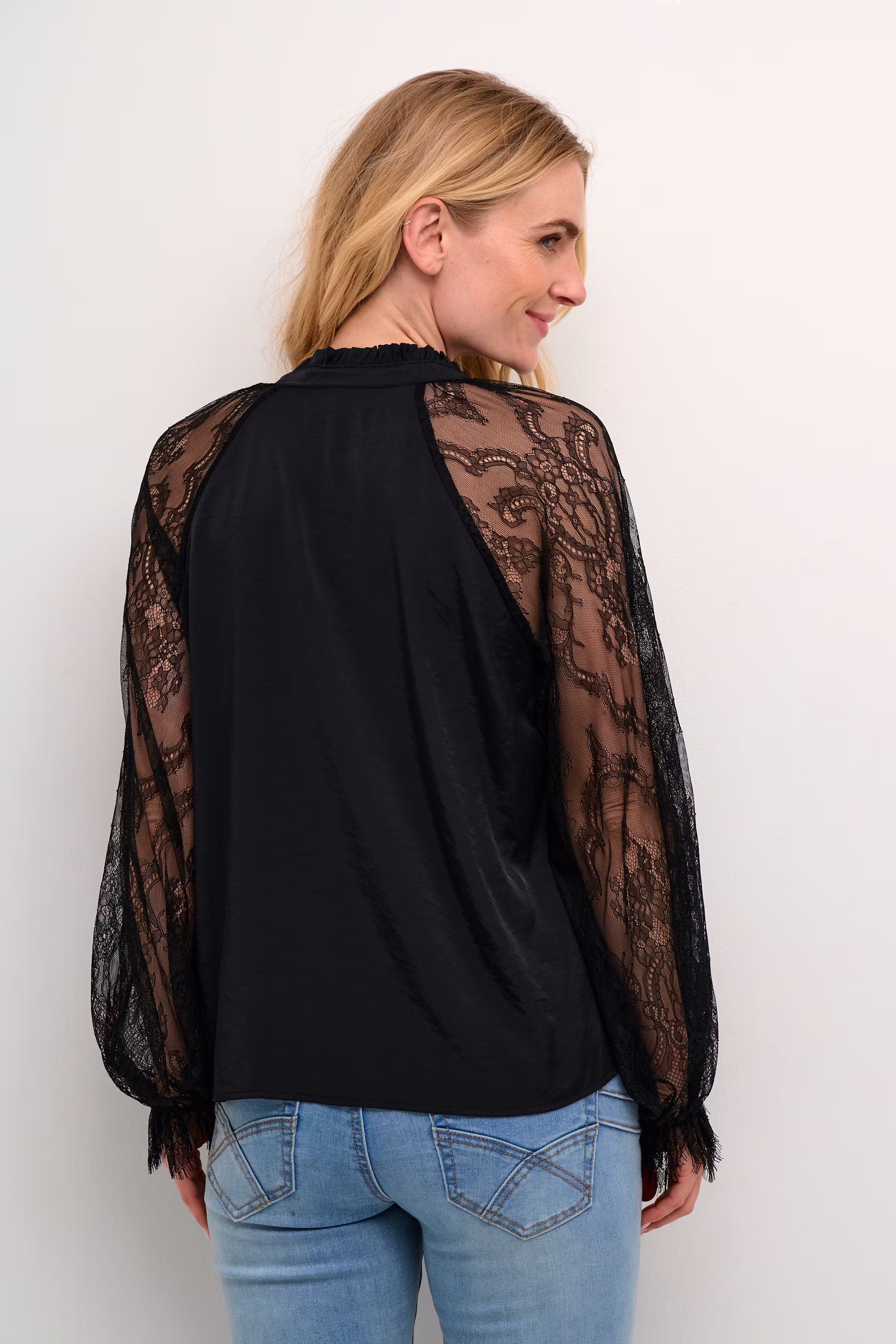 CRNola Blouse LOOKBOOK BACK 10613306-100120