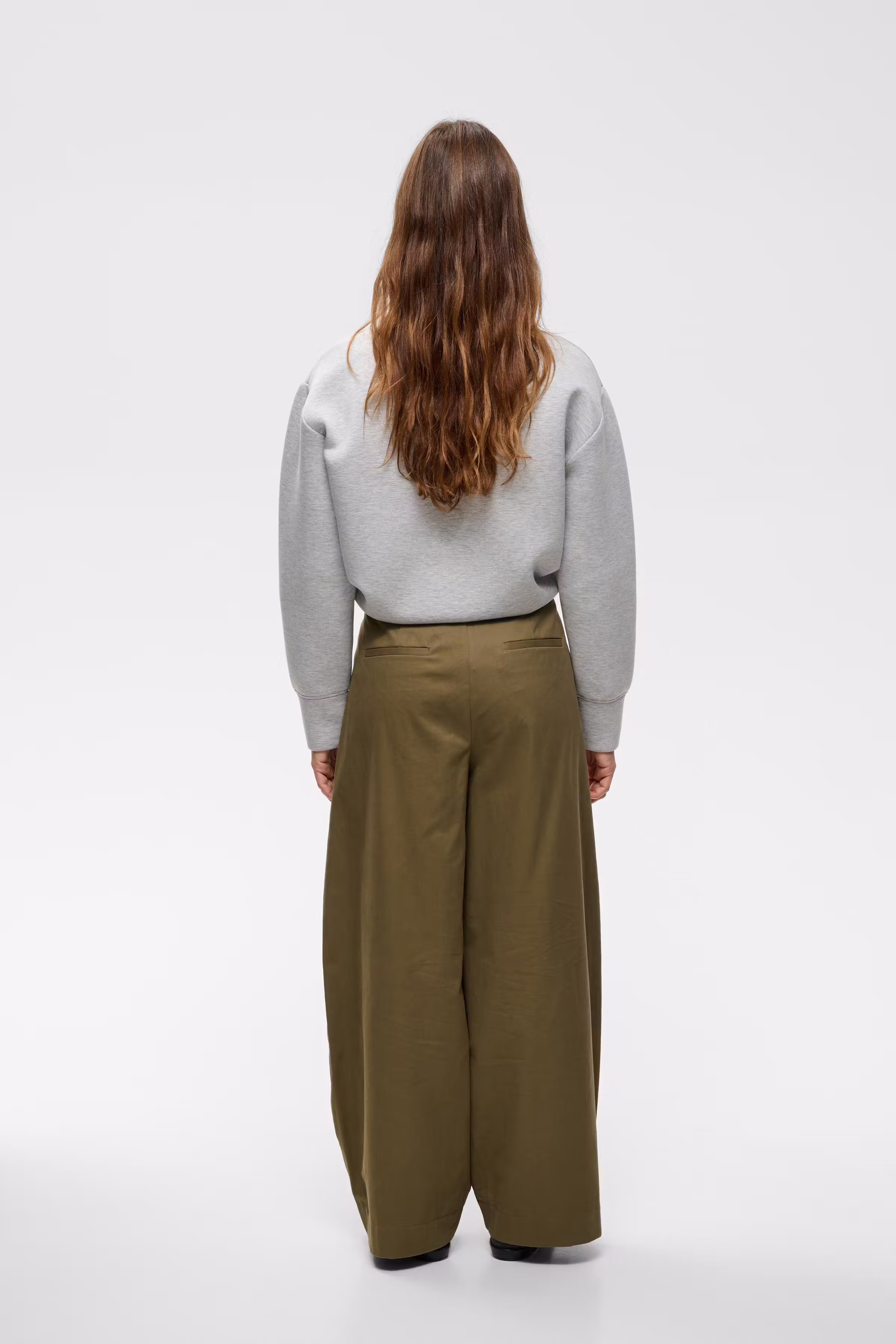 LukkiaIW Barrel pant LOOKBOOK BACK 30111445-190312