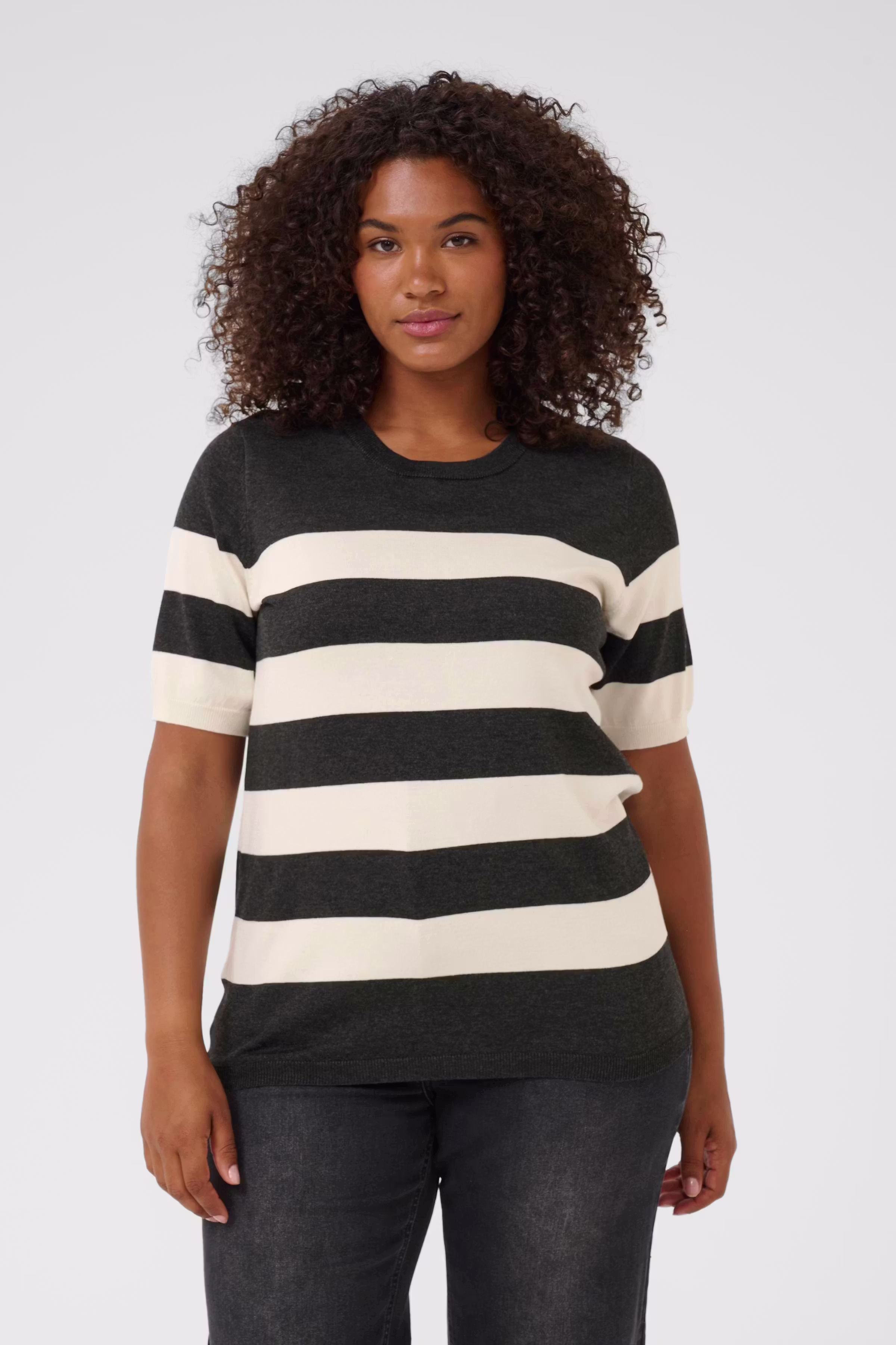 KClizzy Pullover LOOKBOOK FRONT 10582914-108416