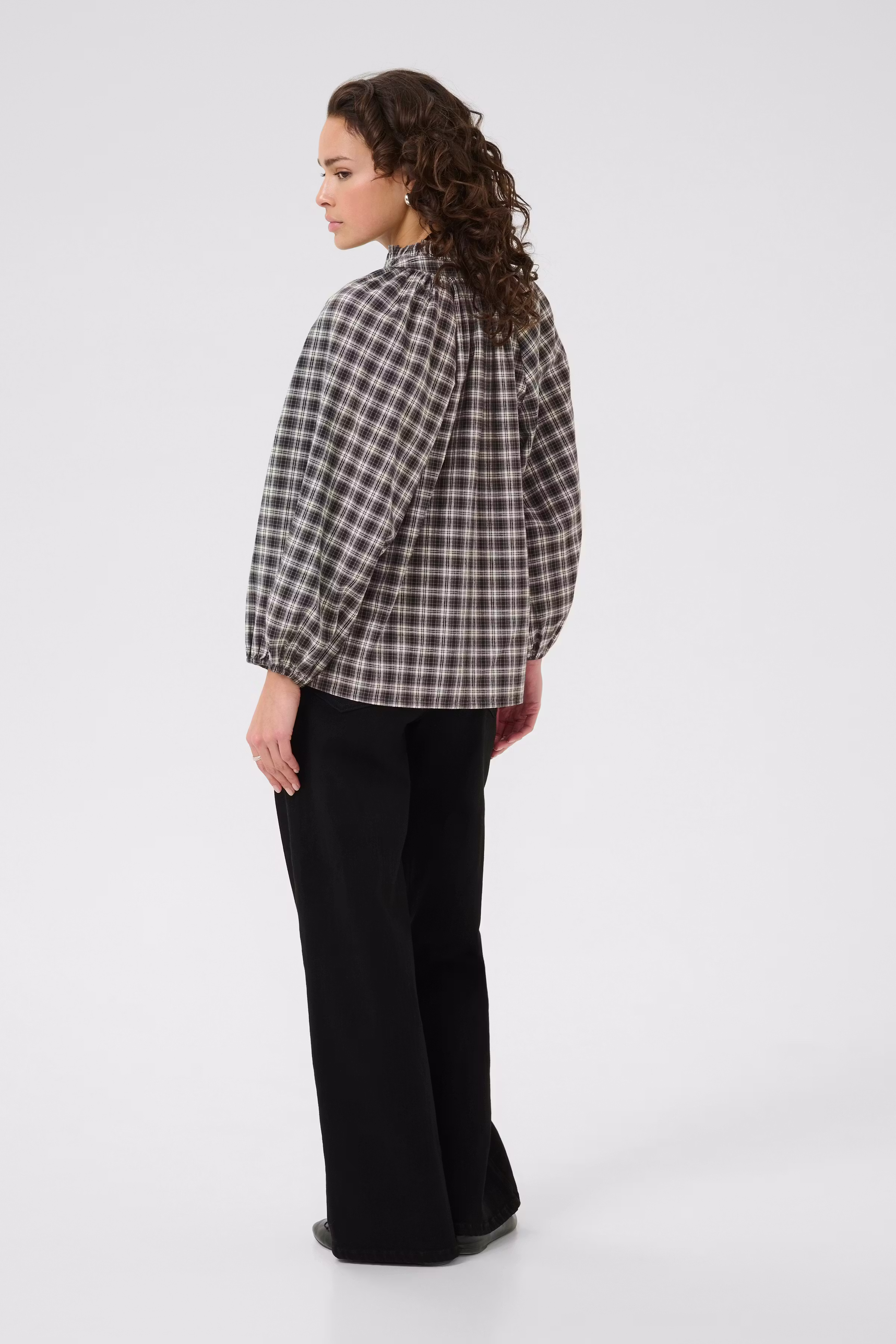 KAelna Blouse LOOKBOOK BACK 10510745-108369