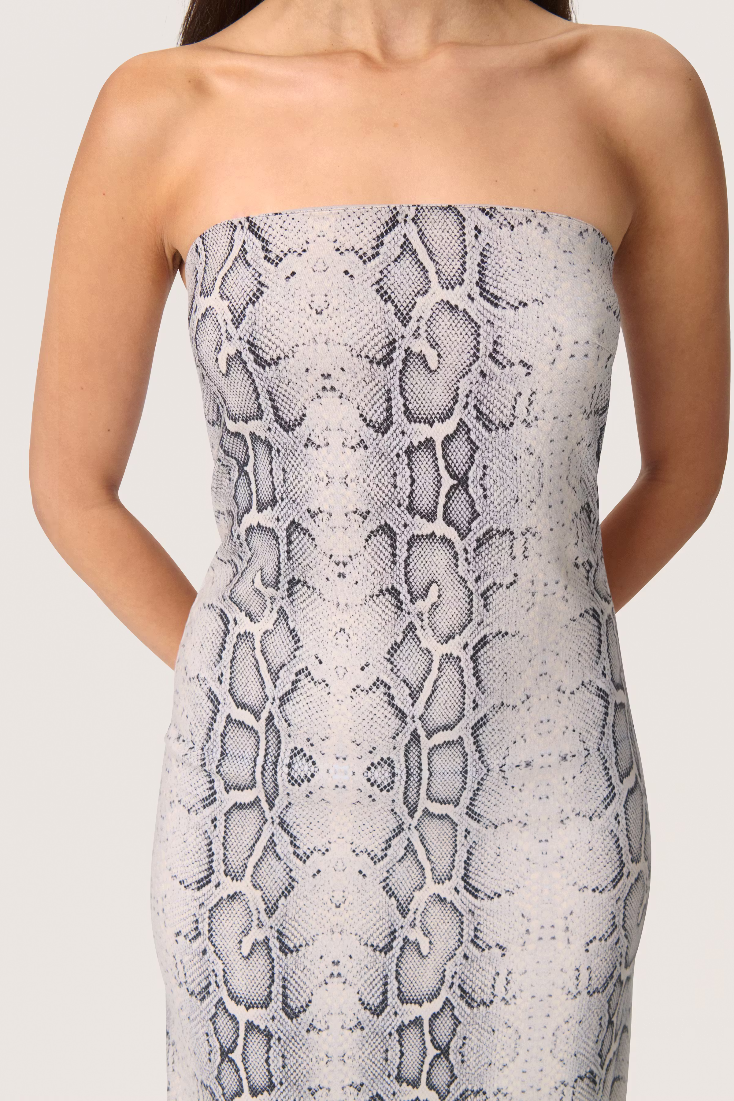 SLXala Kleid LOOKBOOK DETAIL 30408249-303725