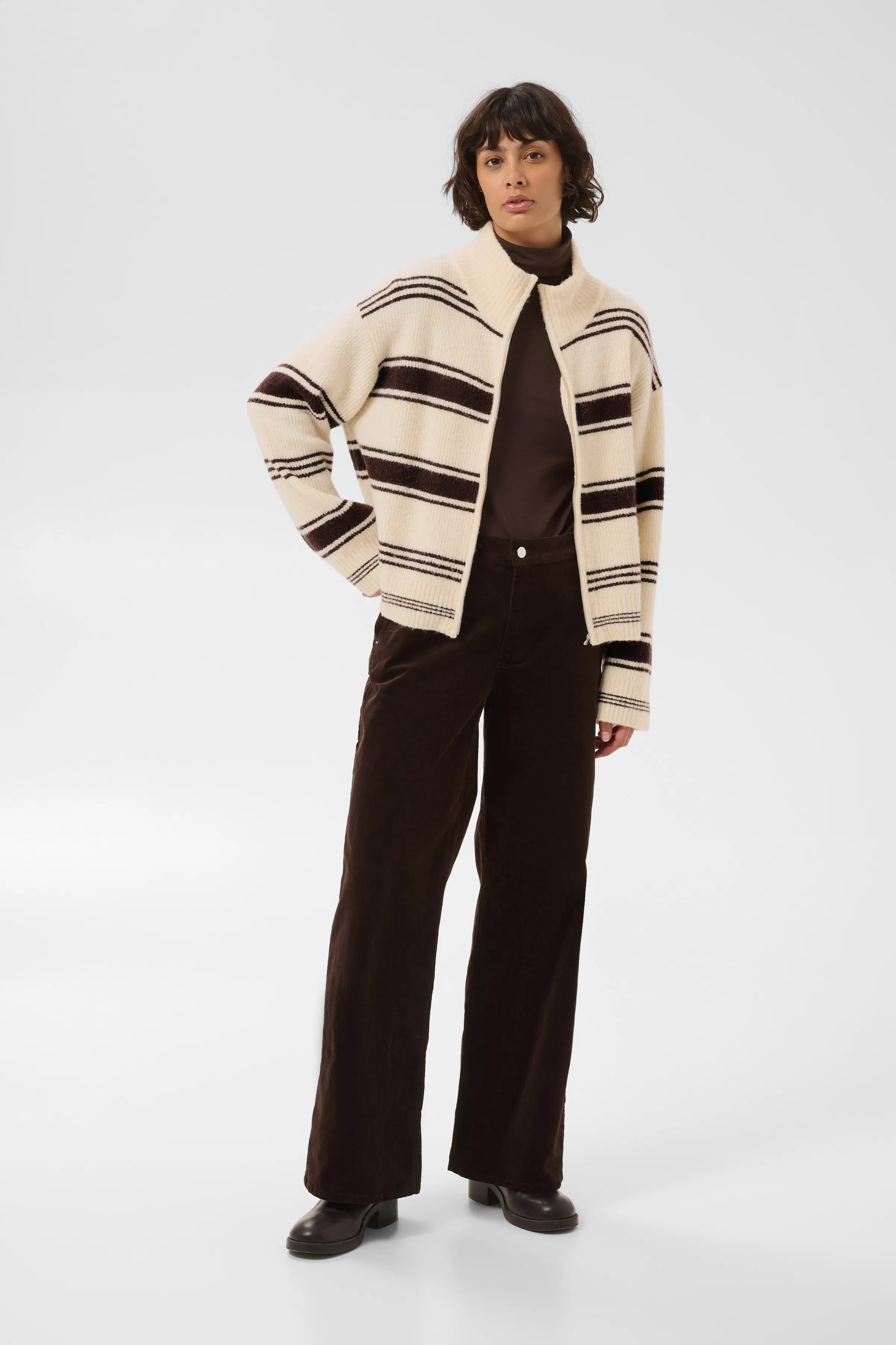 CamiriaPW Cardigan LOOKBOOK FRONT 30310870-305331