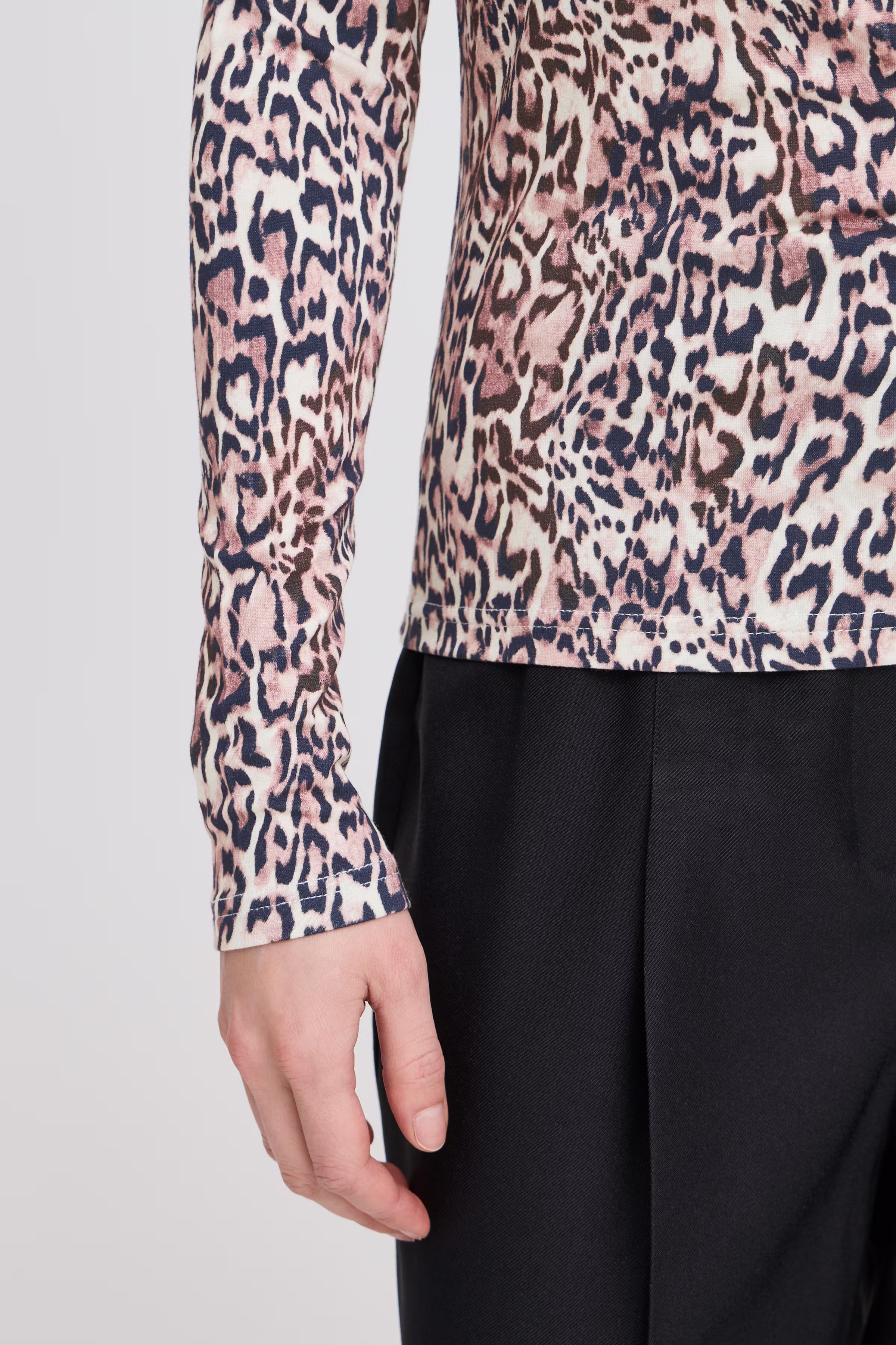 IHNAVA Langermet T-shirt LOOKBOOK DETAIL 20122589-203979