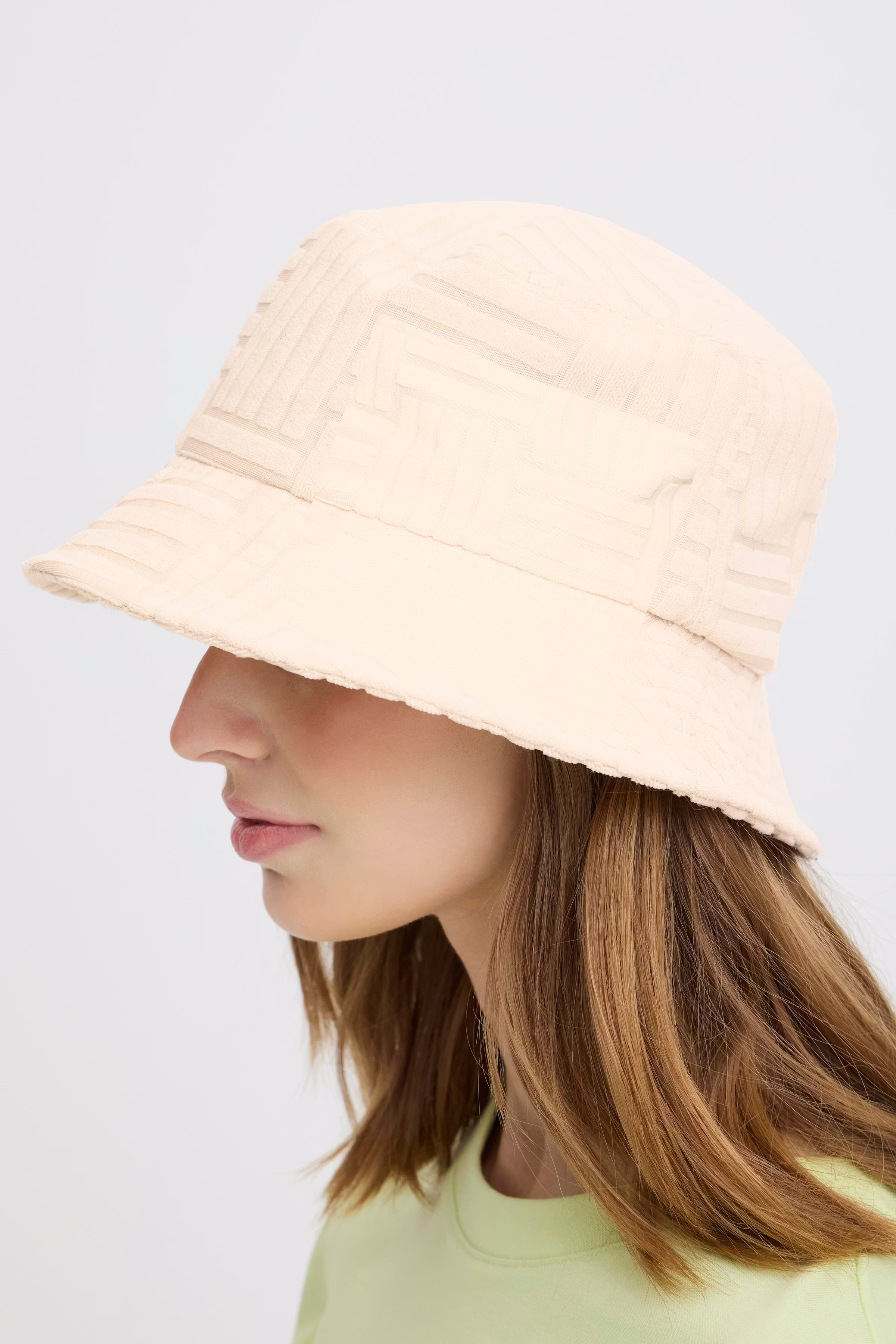 IACELESTE Hut LOOKBOOK FRONT 20125685-130905