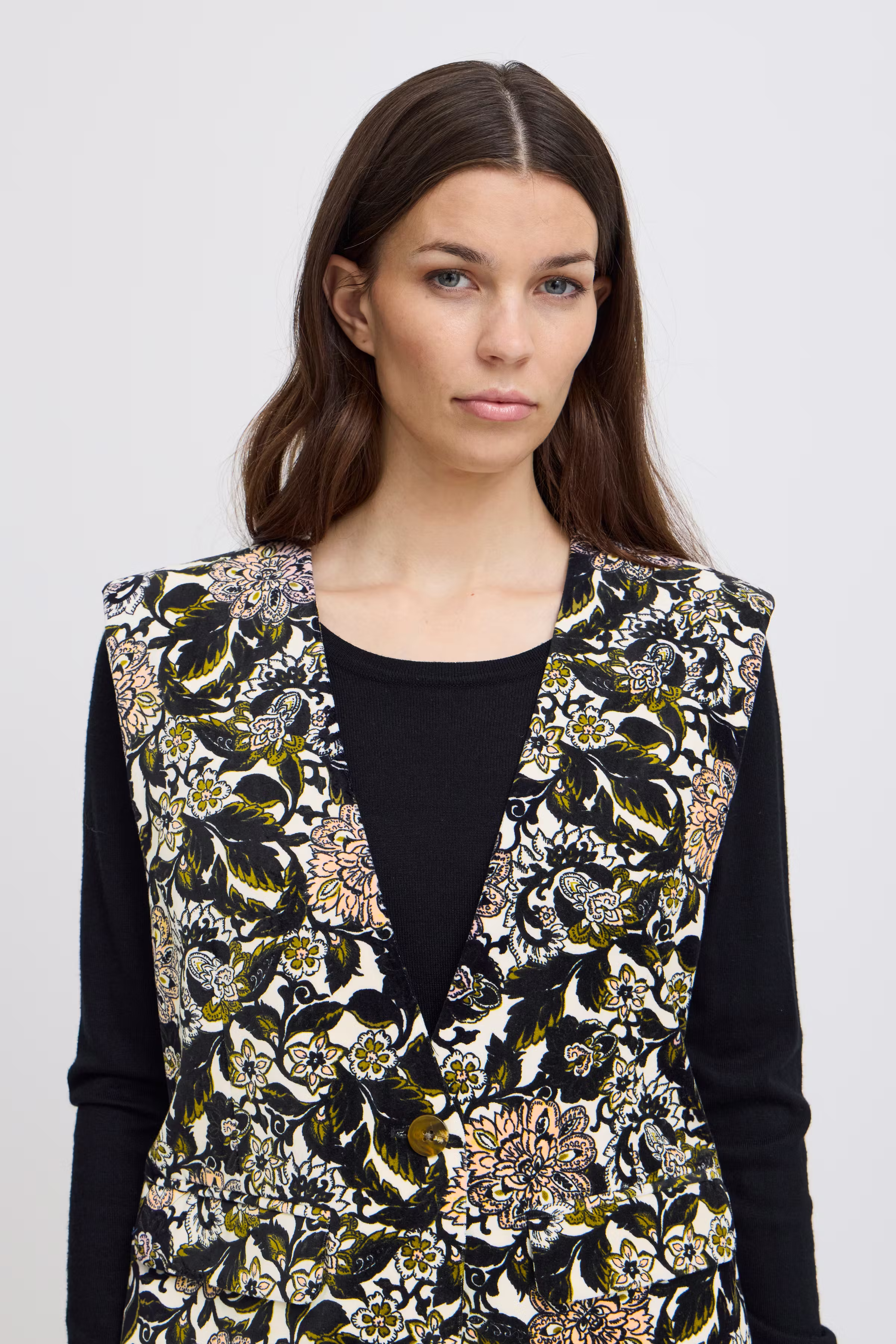 IRVELVA Weste LOOKBOOK DETAIL 20121621-203454