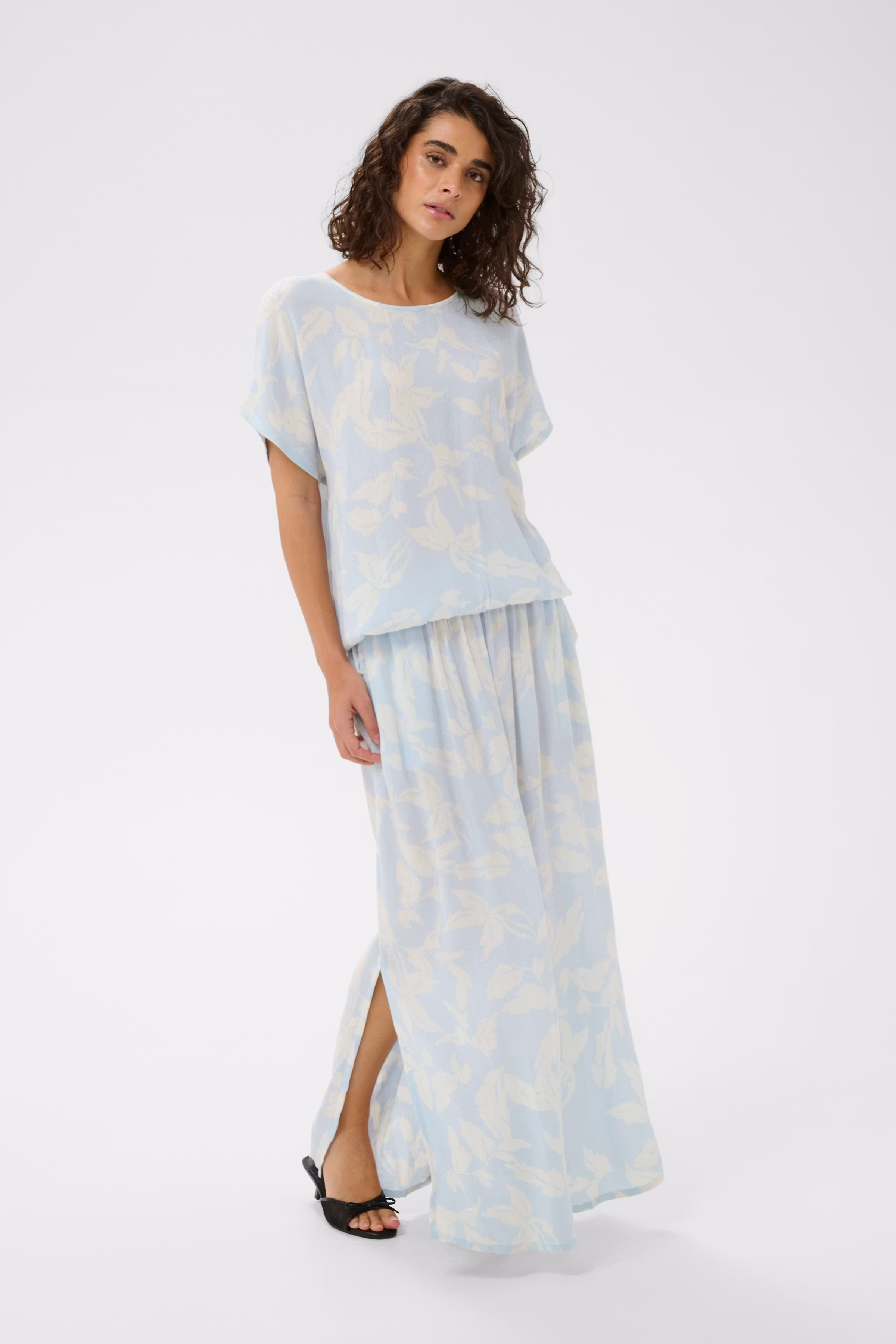 KAedita Skirt LOOKBOOK FRONT 10509813-109547