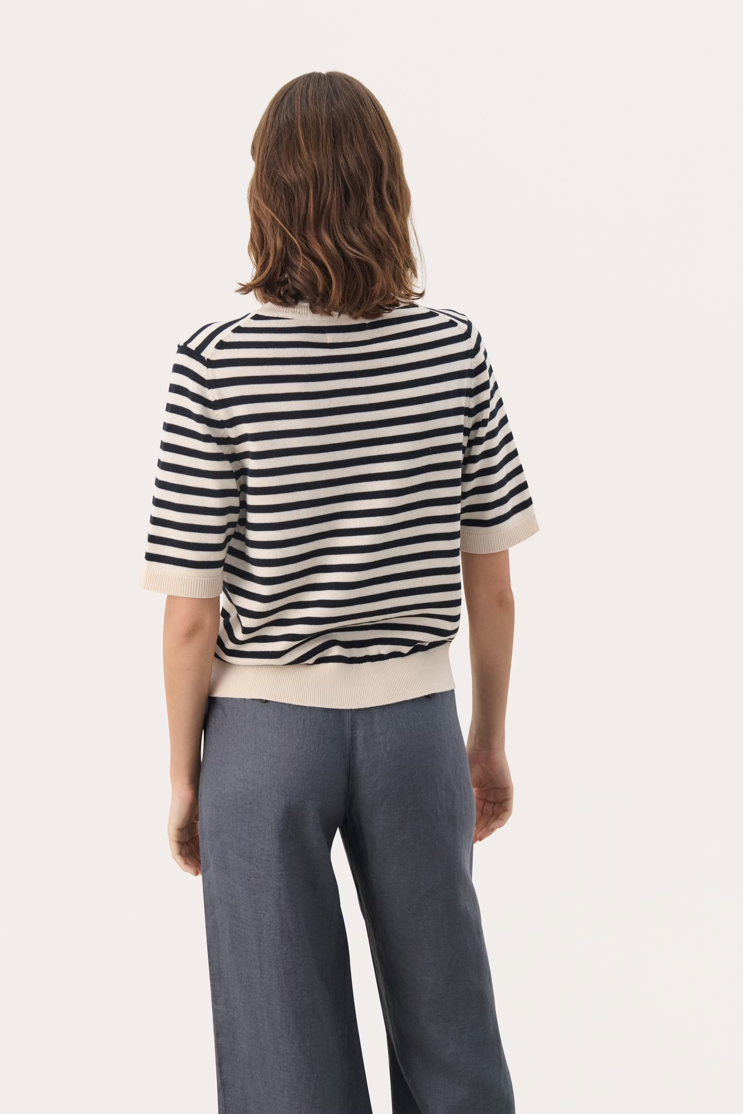 TanianaPW Vest LOOKBOOK BACK 30309918-302644