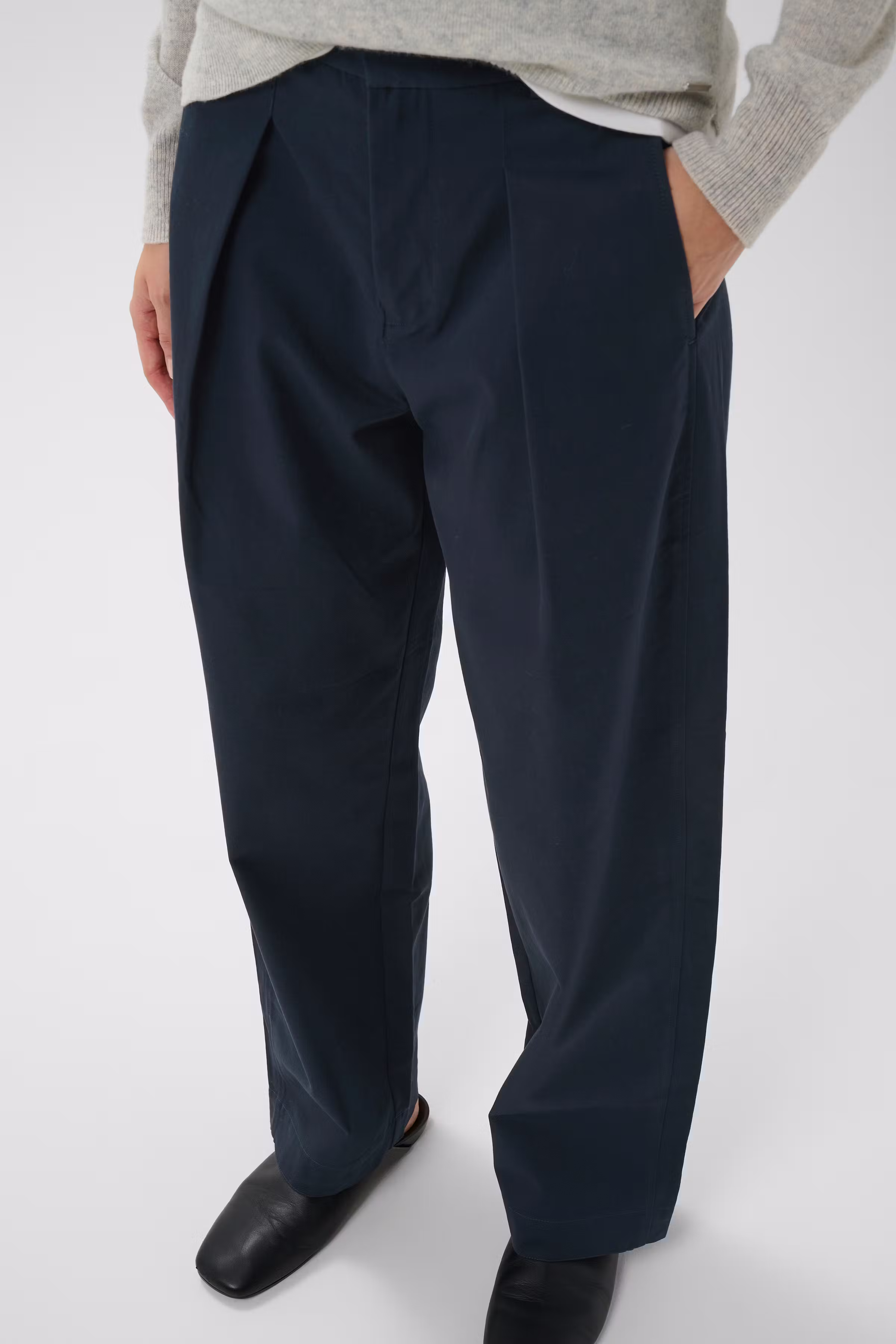 TinikkaIW Barrel Trousers LOOKBOOK DETAIL 30111163-300005