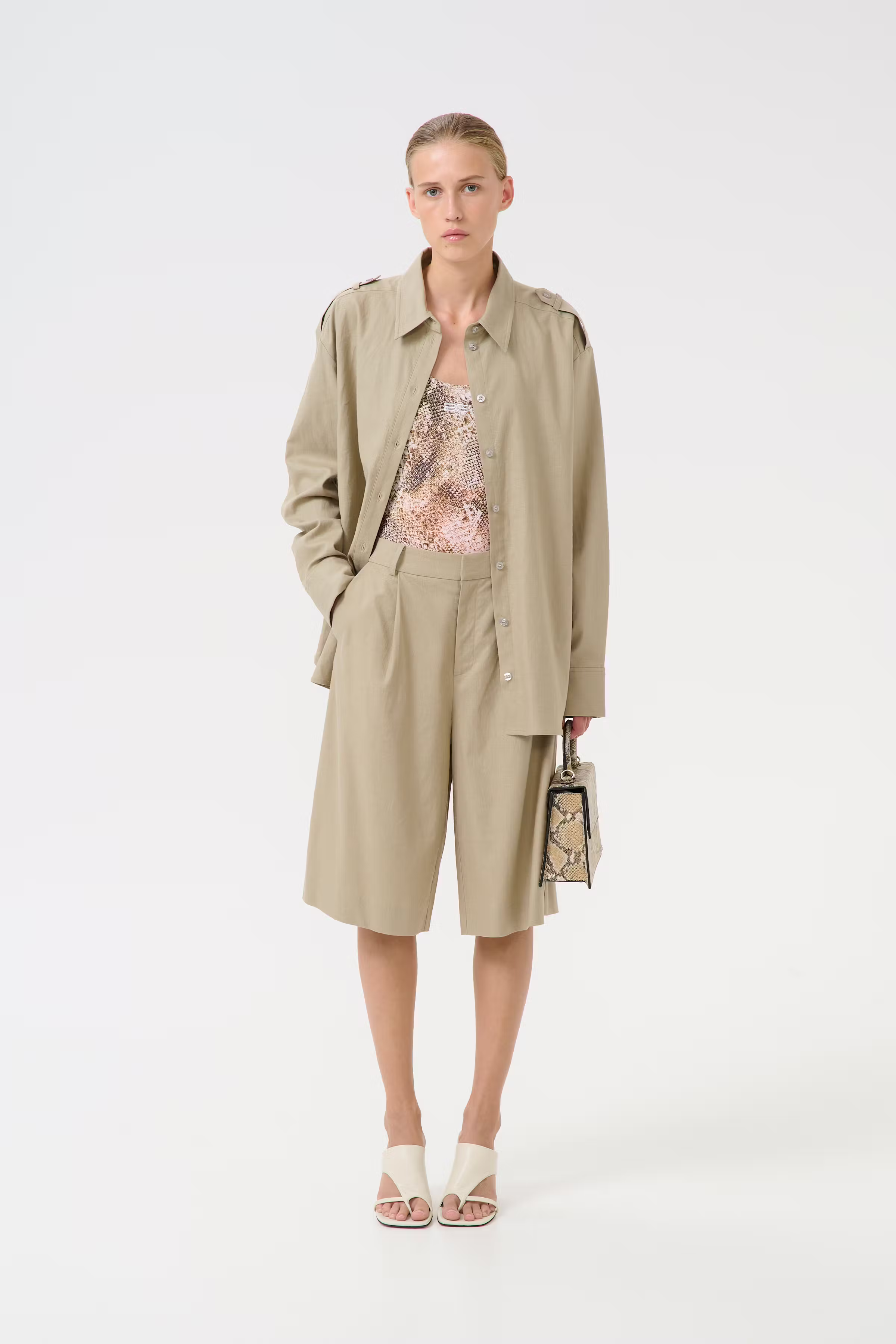 GZizza linen shorts LOOKBOOK FRONT 10910281-170510