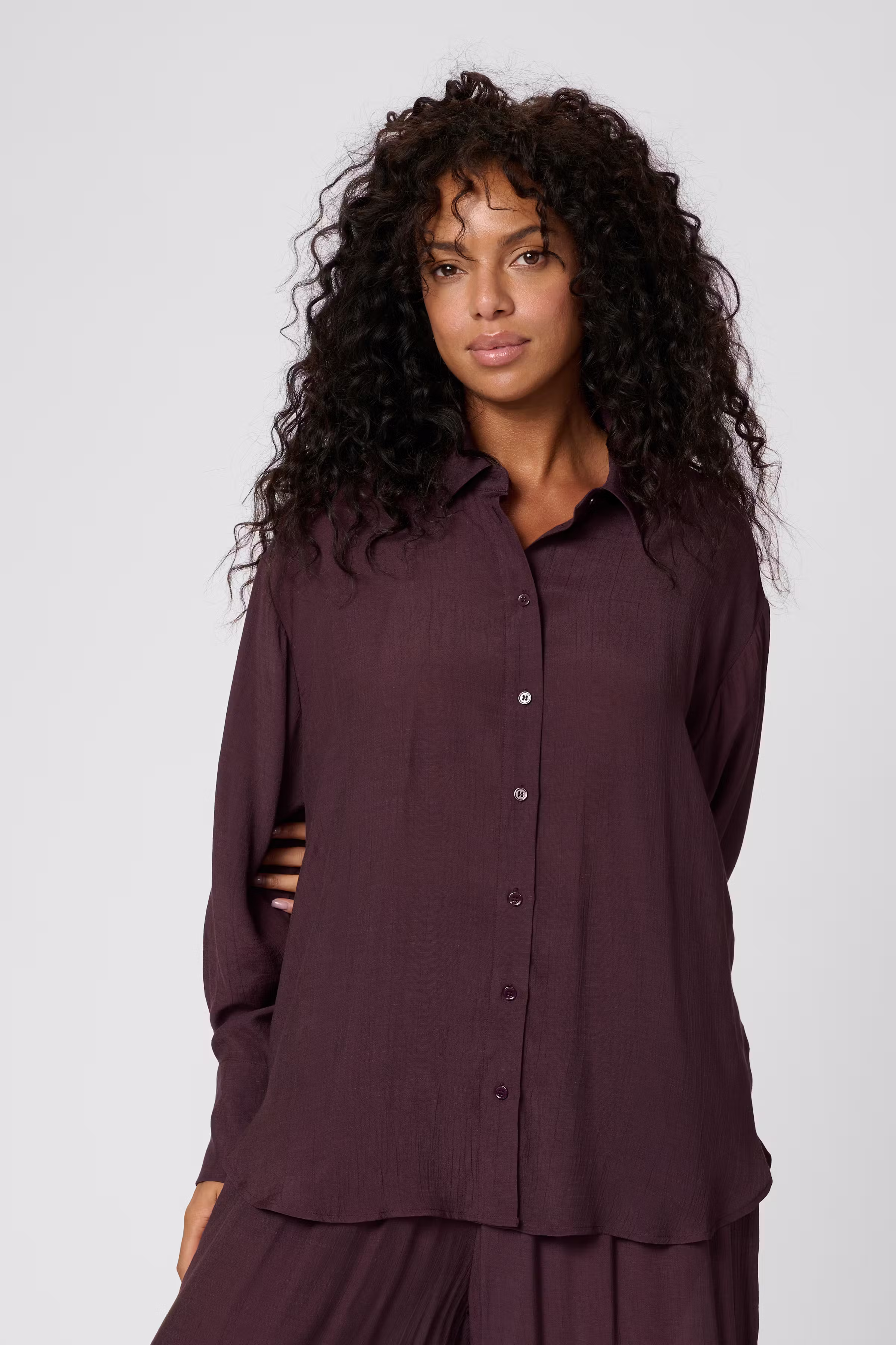 KAanja Shirt LOOKBOOK FRONT 10510071-191619