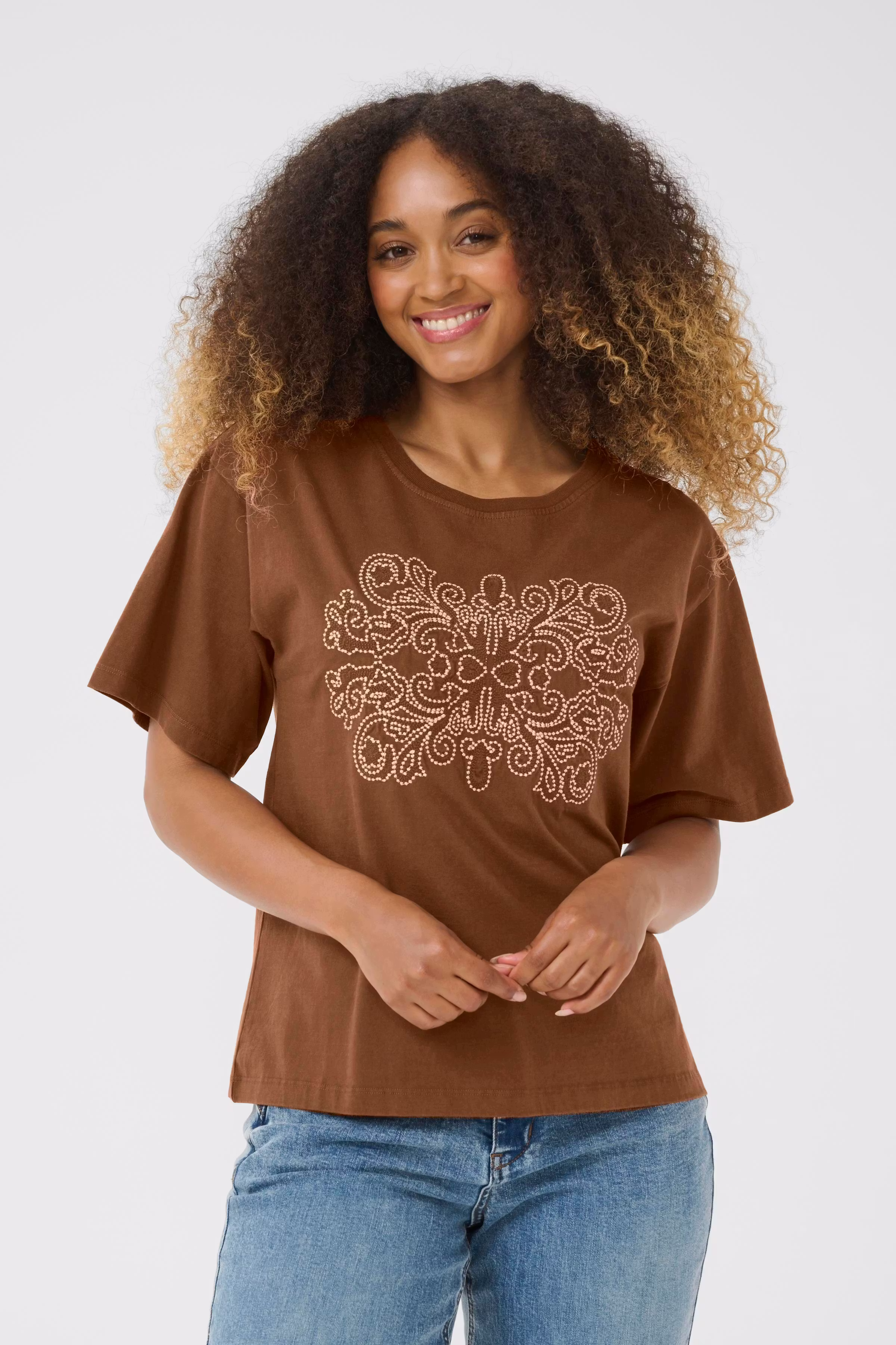 CRLeona T-shirt LOOKBOOK FRONT 10614316-191227