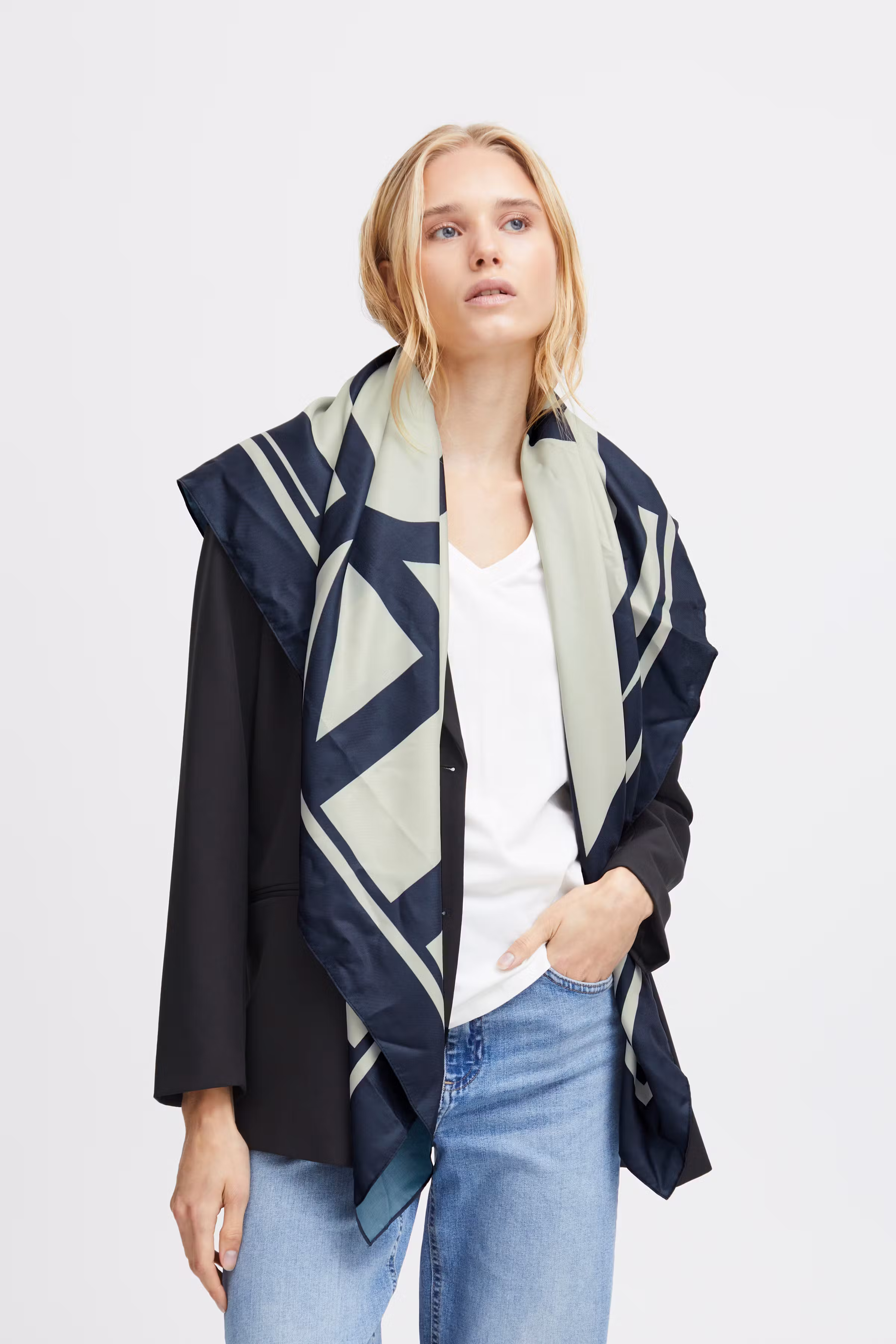 IALALAI Tuch LOOKBOOK FRONT 20120531-194010