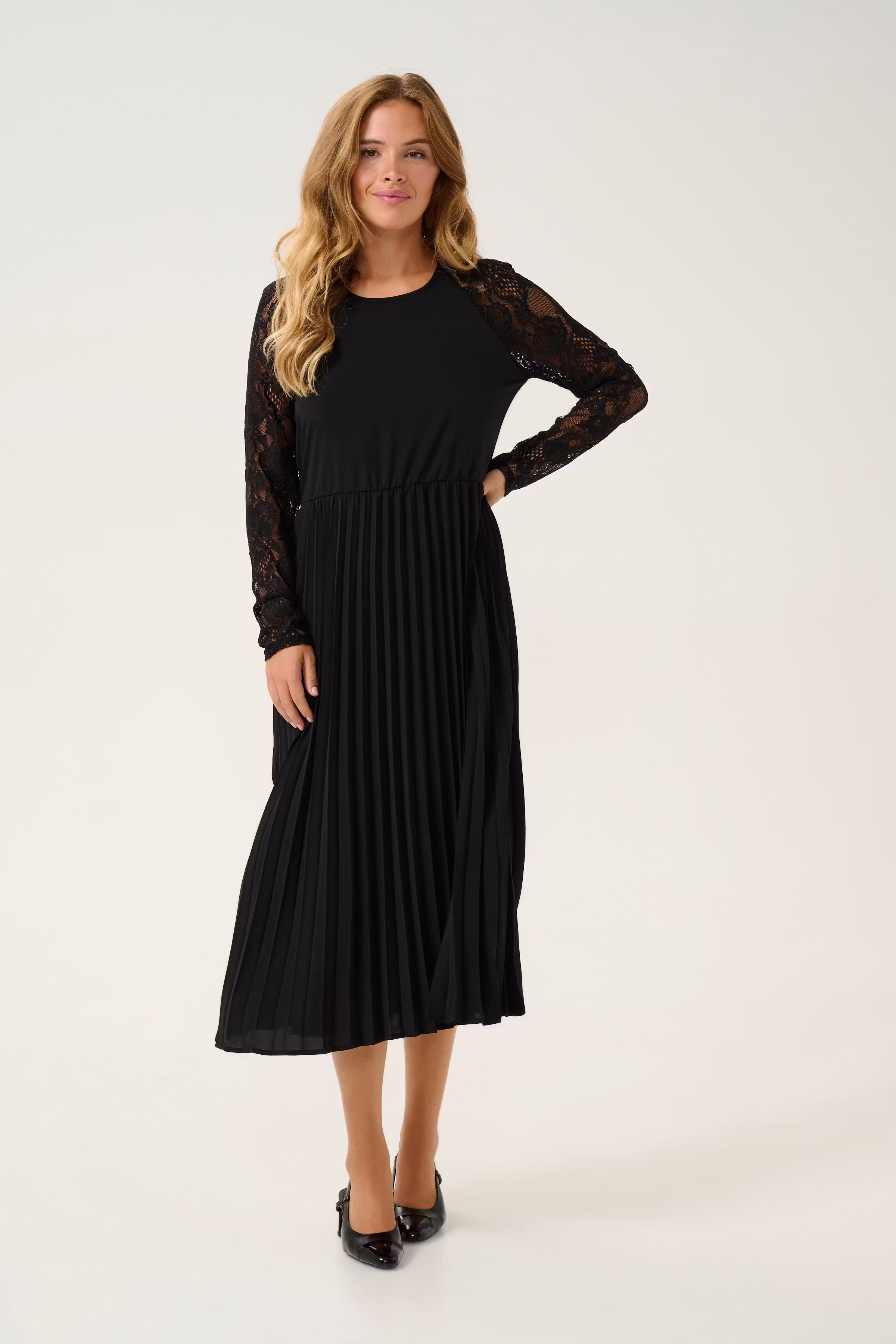 CUlua Kjole LOOKBOOK FRONT 50111583-500012