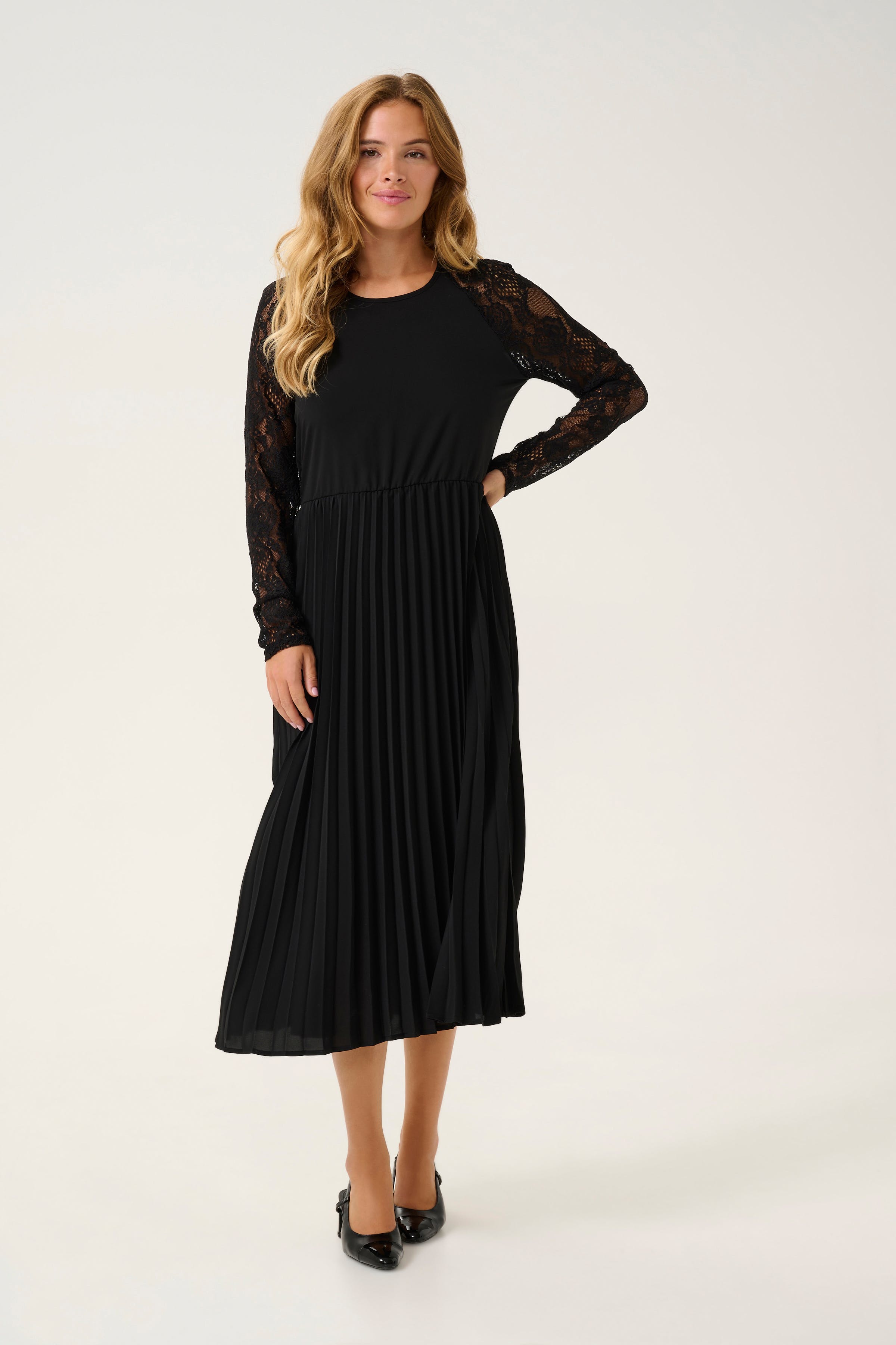 CUlua Klänning LOOKBOOK FRONT 50111583-500012