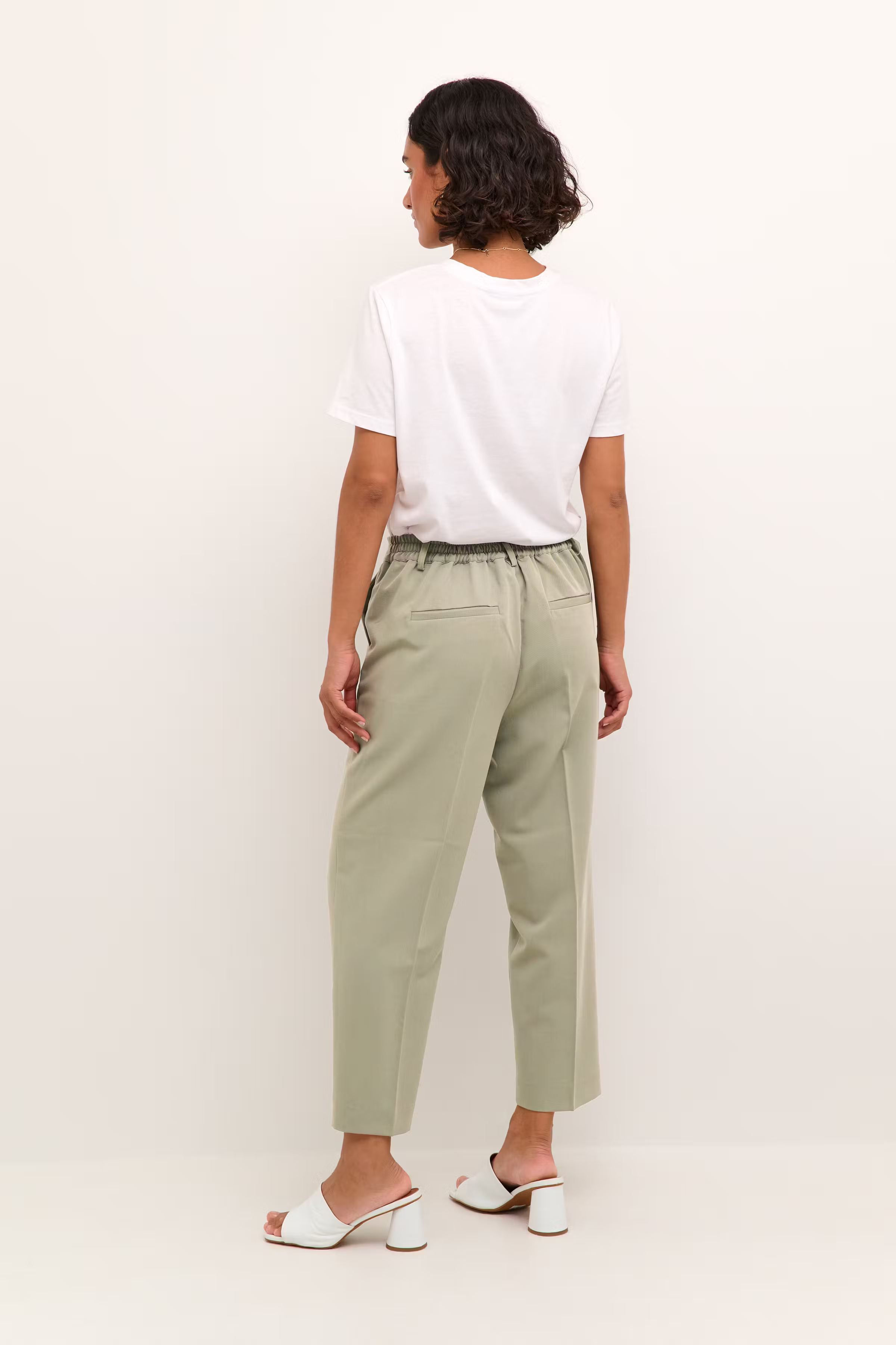 KAsakura Cropped Pants LOOKBOOK BACK 10506127-170613