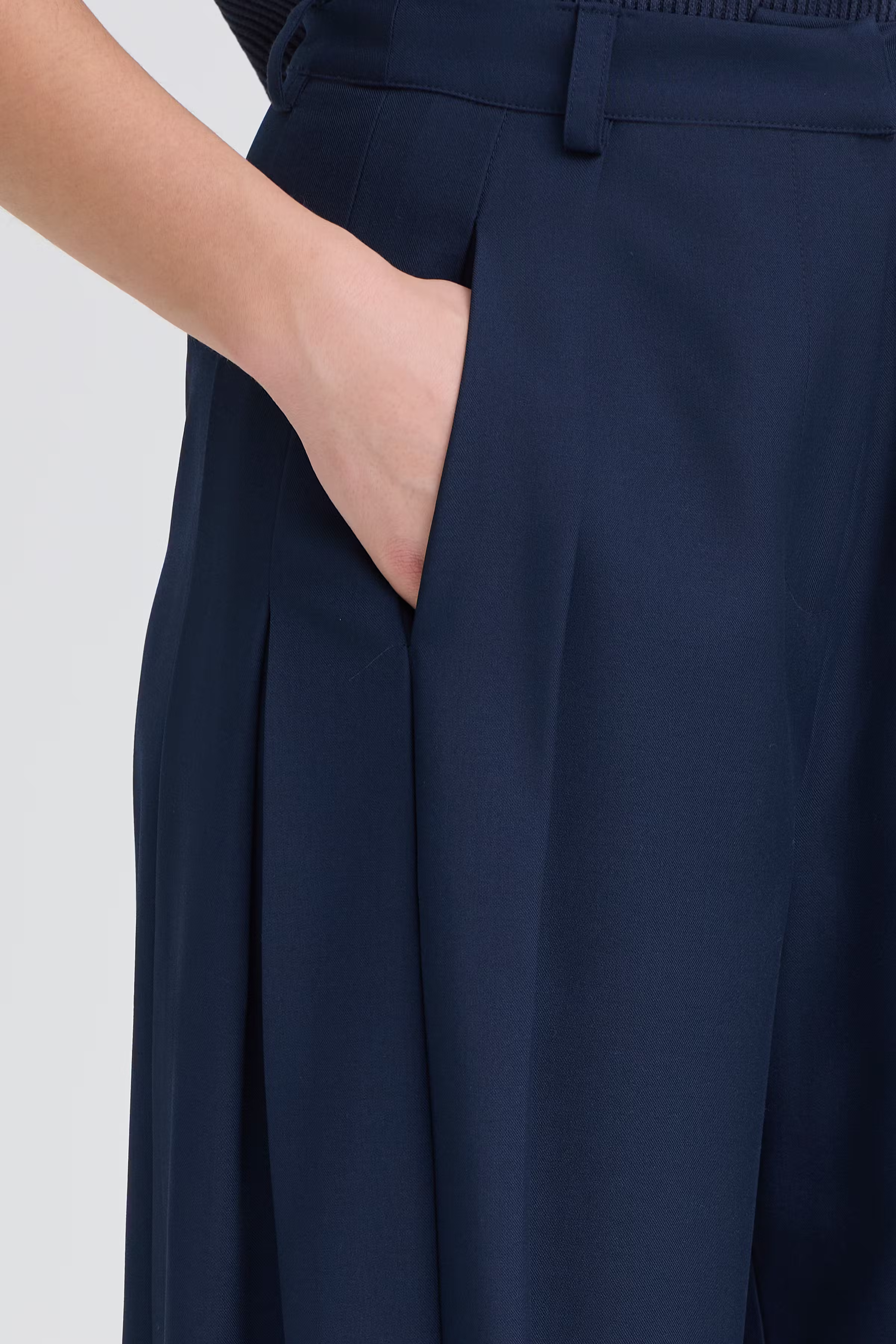 IHERINA Trousers LOOKBOOK DETAIL 20125031-194013