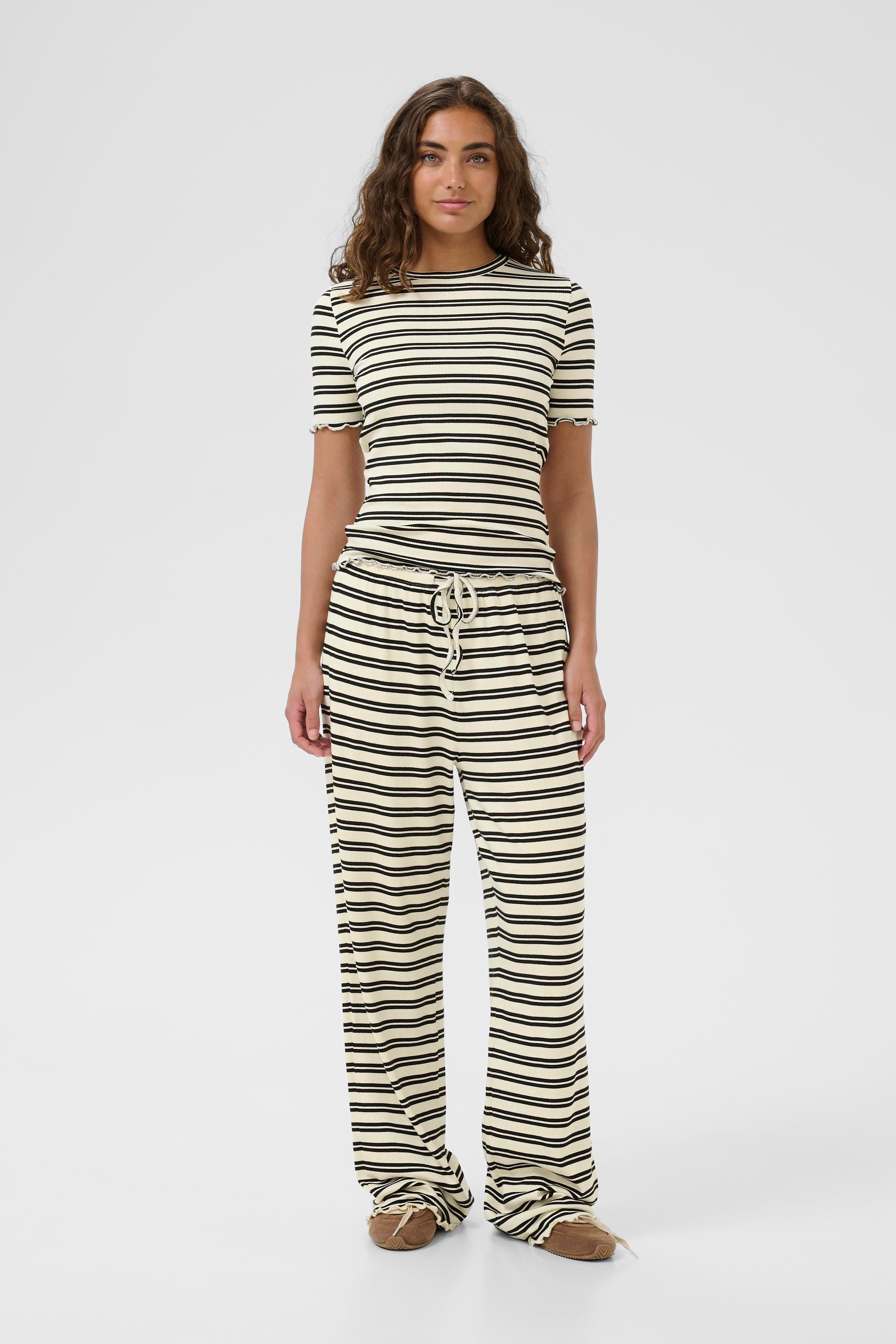 OlaliaSZ Hose LOOKBOOK FRONT 30514824-304470