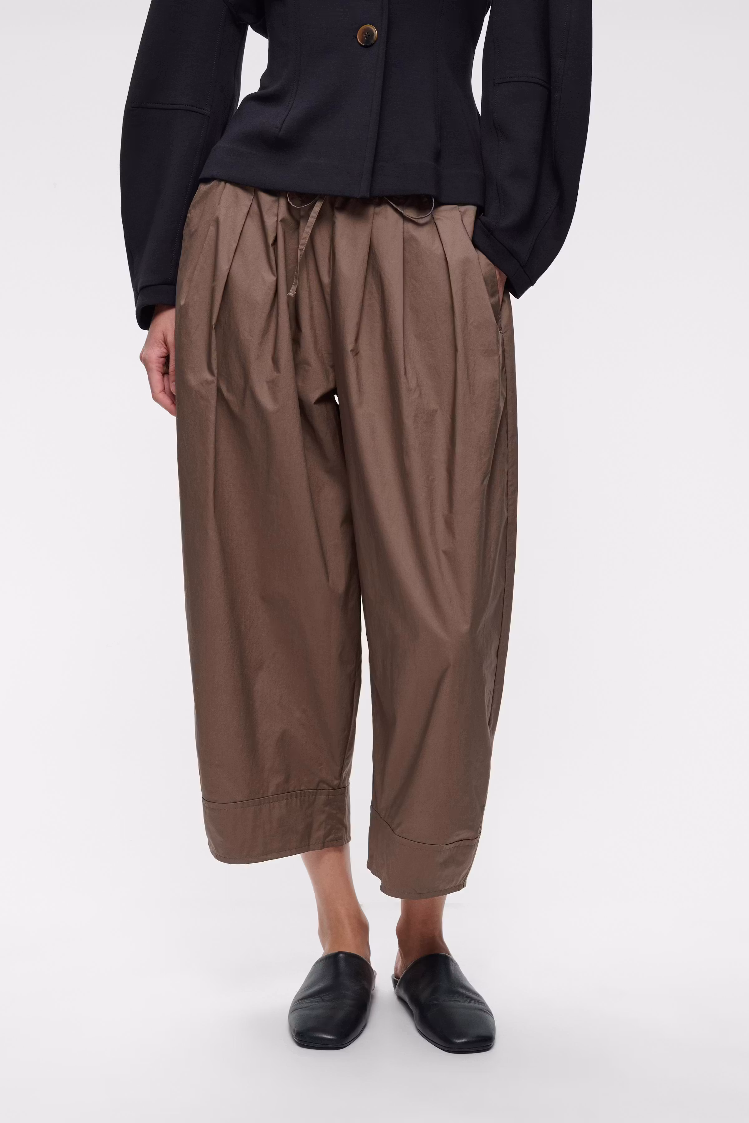 HAZEIW Trousers LOOKBOOK FRONT 30112711-181307