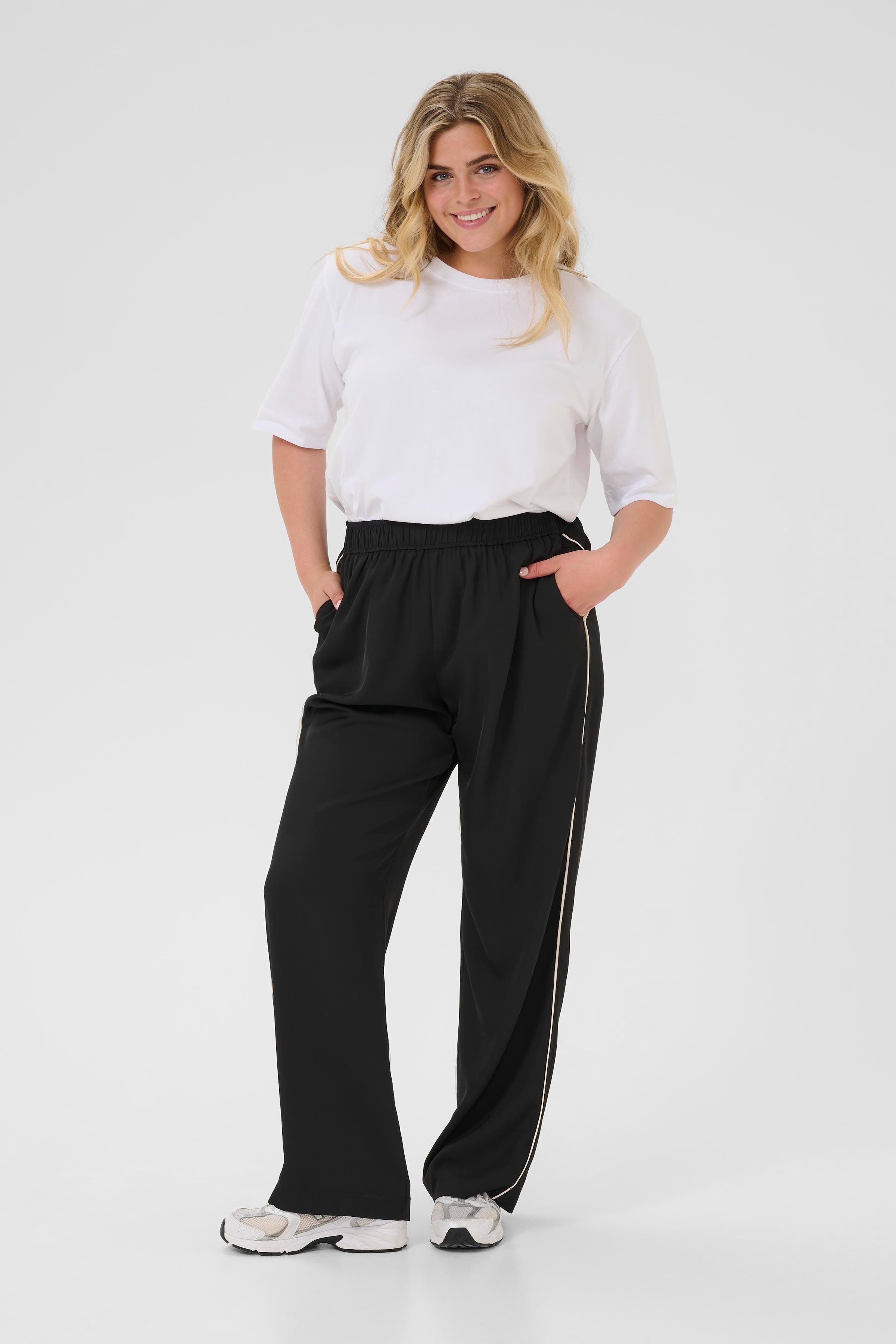 KCtenna Trousers LOOKBOOK FRONT 10583433-100121