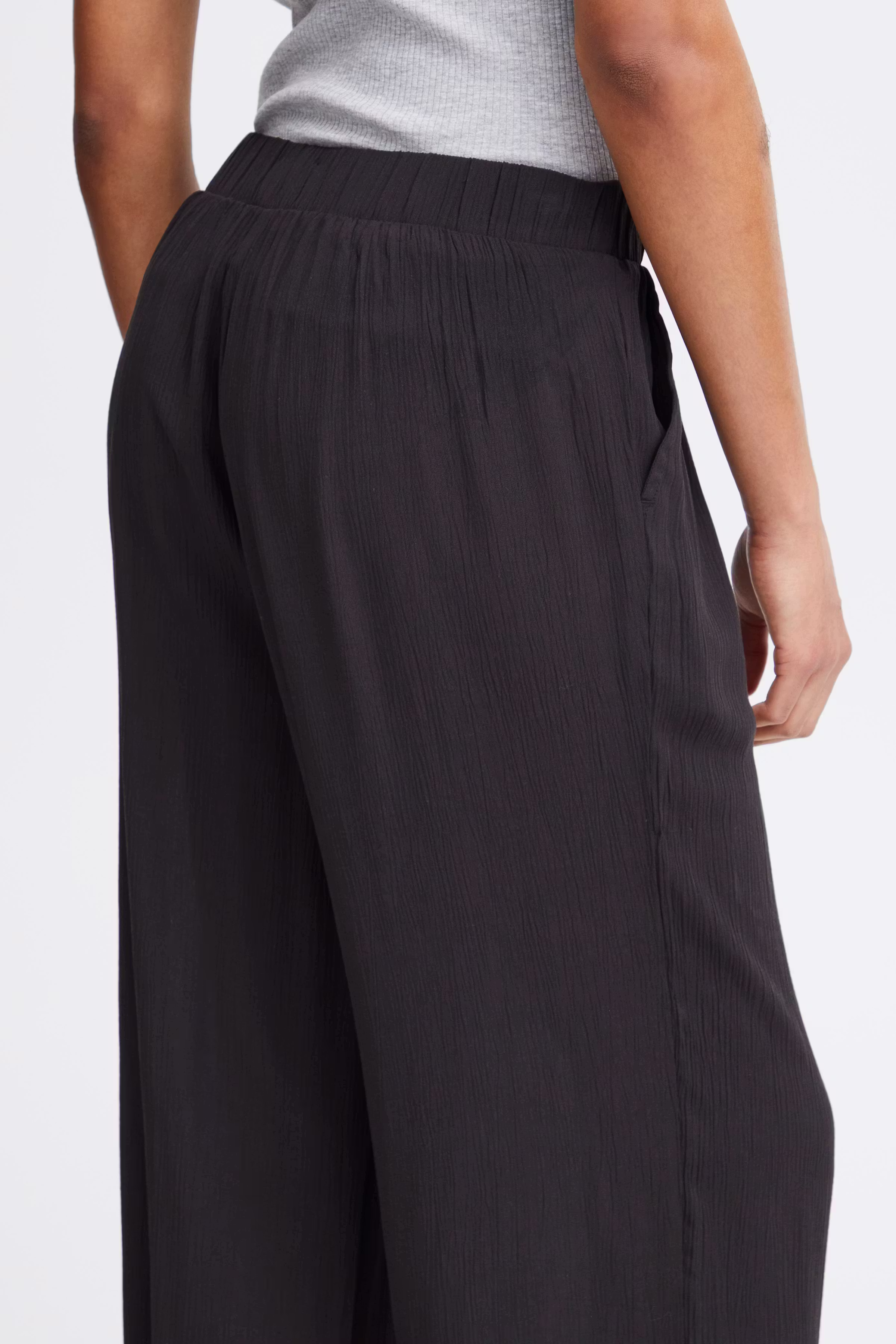 IHMARRAKECH Trousers LOOKBOOK DETAIL 20121729-194008