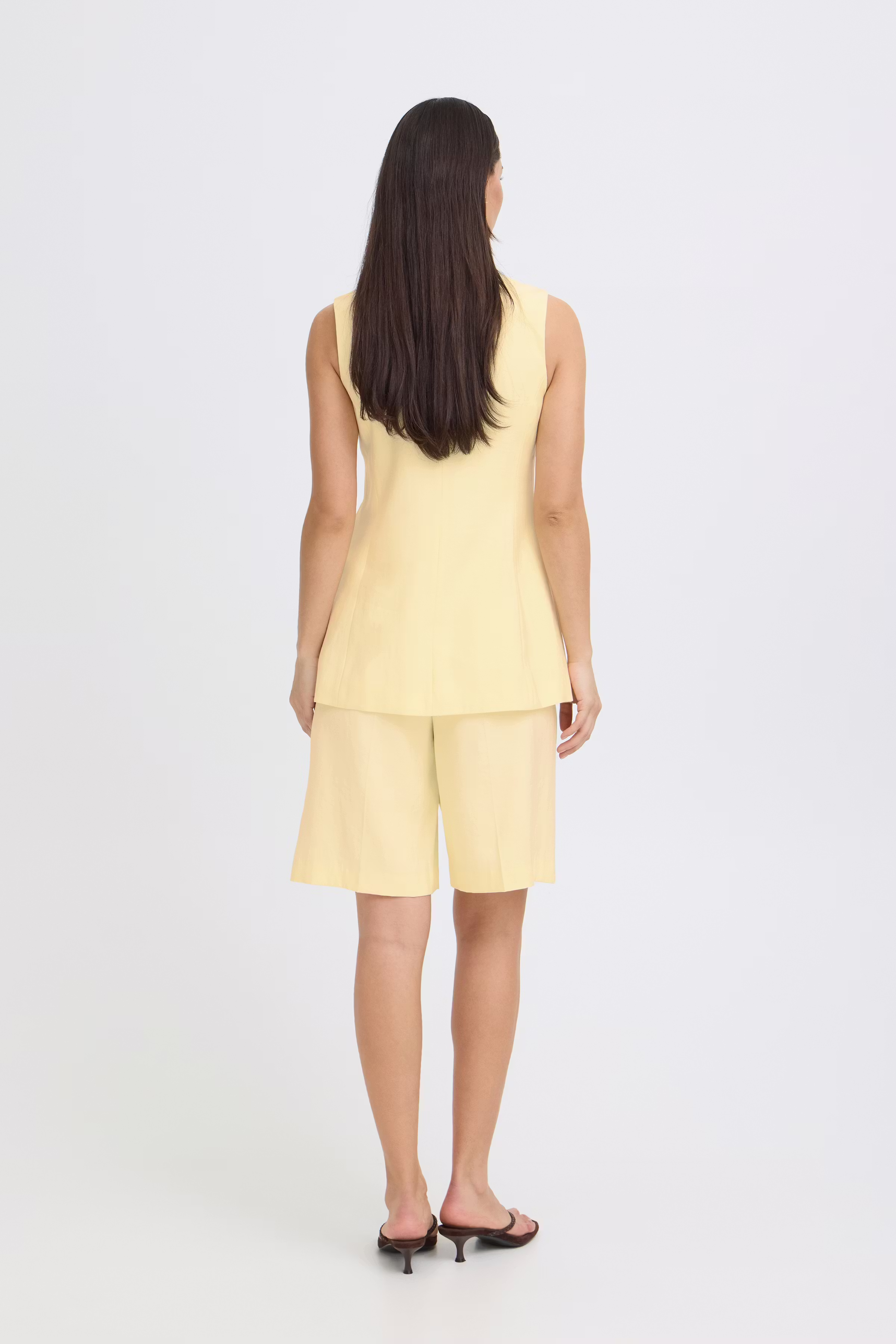 BYESSIE Vest LOOKBOOK BACK 20818931-110619