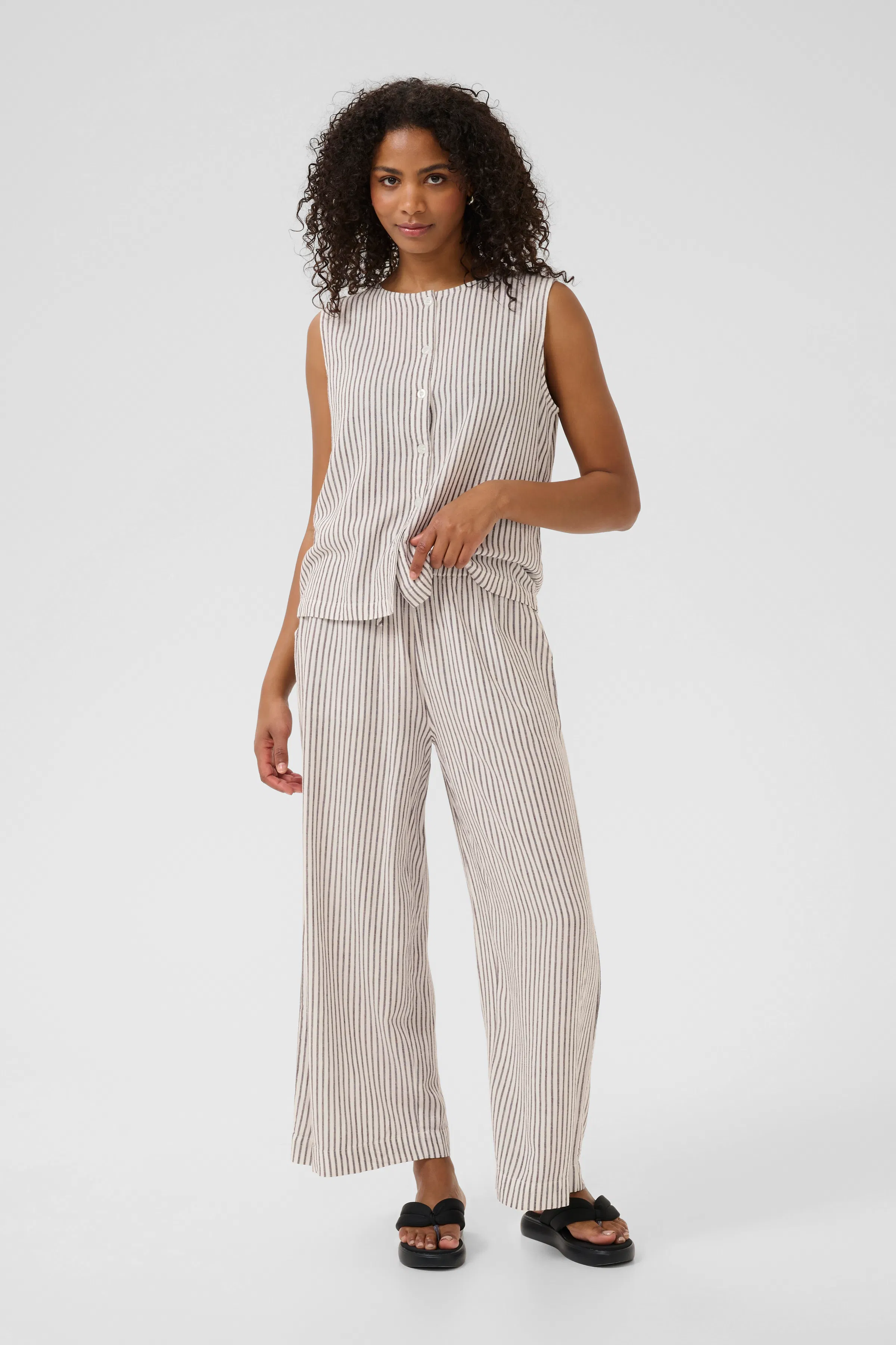 KAmilia Bluse aus Leinen LOOKBOOK FRONT 10510158-107749