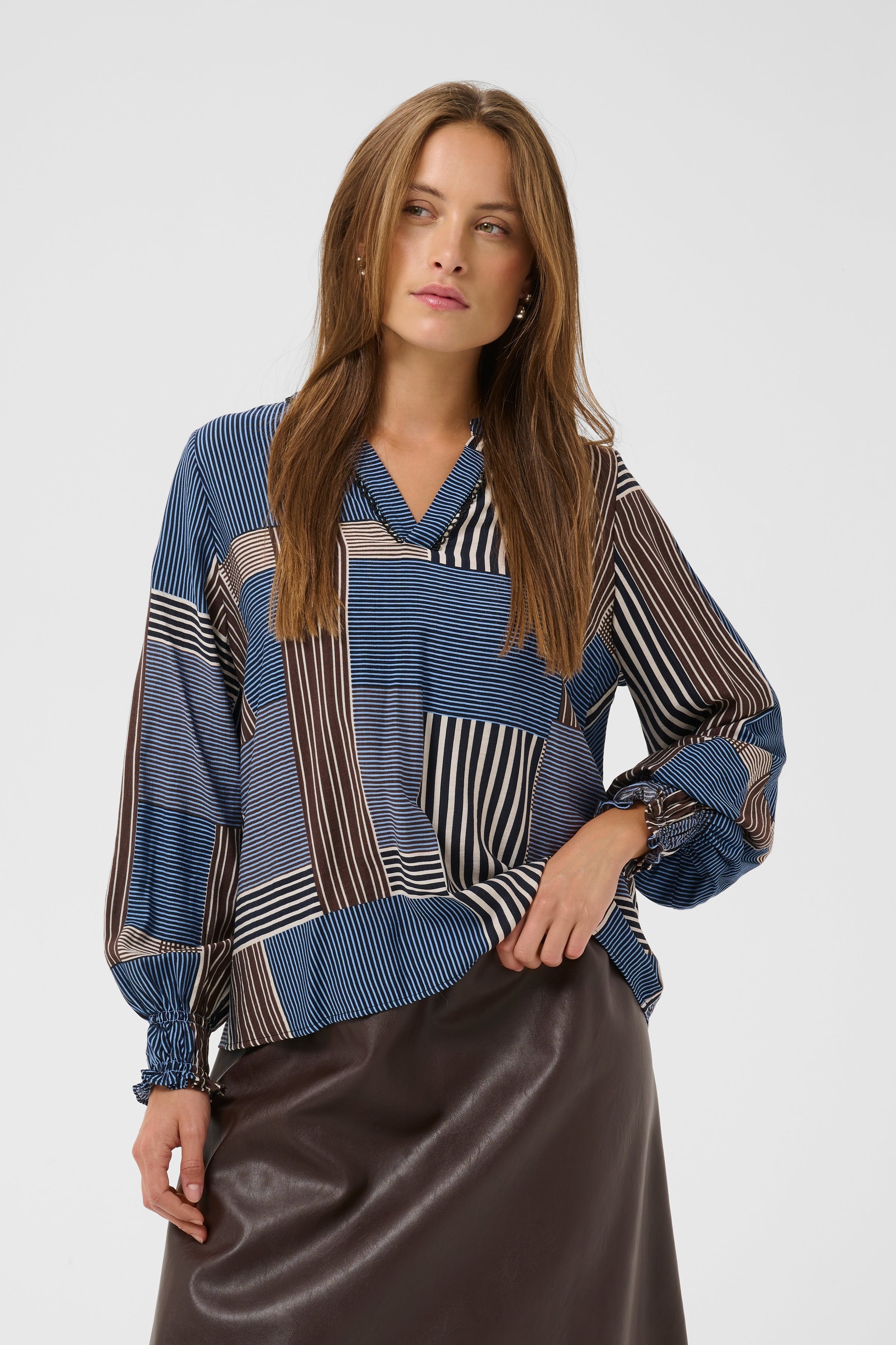 CUleila Blouse LOOKBOOK FRONT 50113621-110047