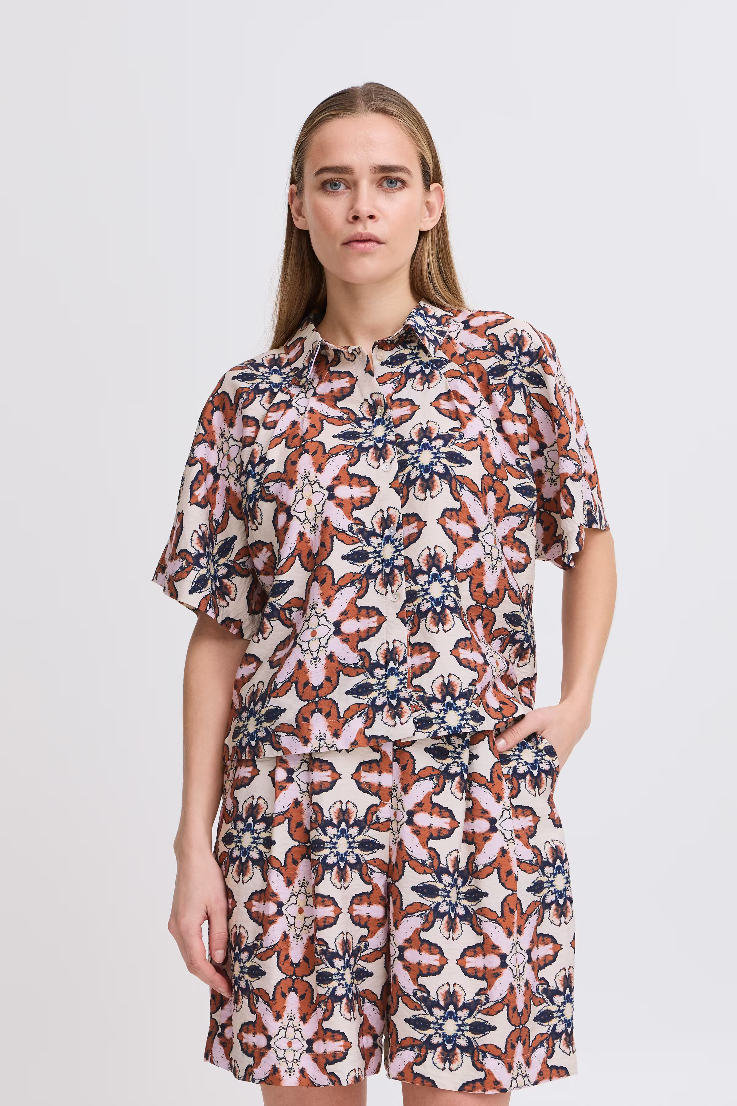 IHZASHA Kortermet skjorte LOOKBOOK FRONT 20122977-204446