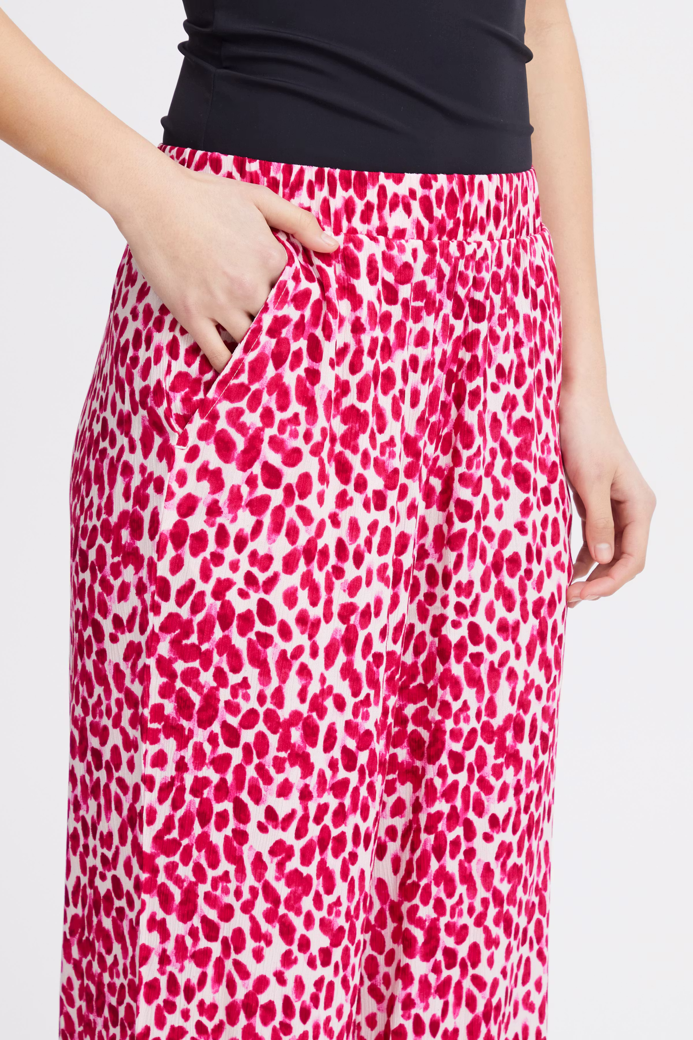 IHMARRAKECH Trousers LOOKBOOK DETAIL 20121730-202924