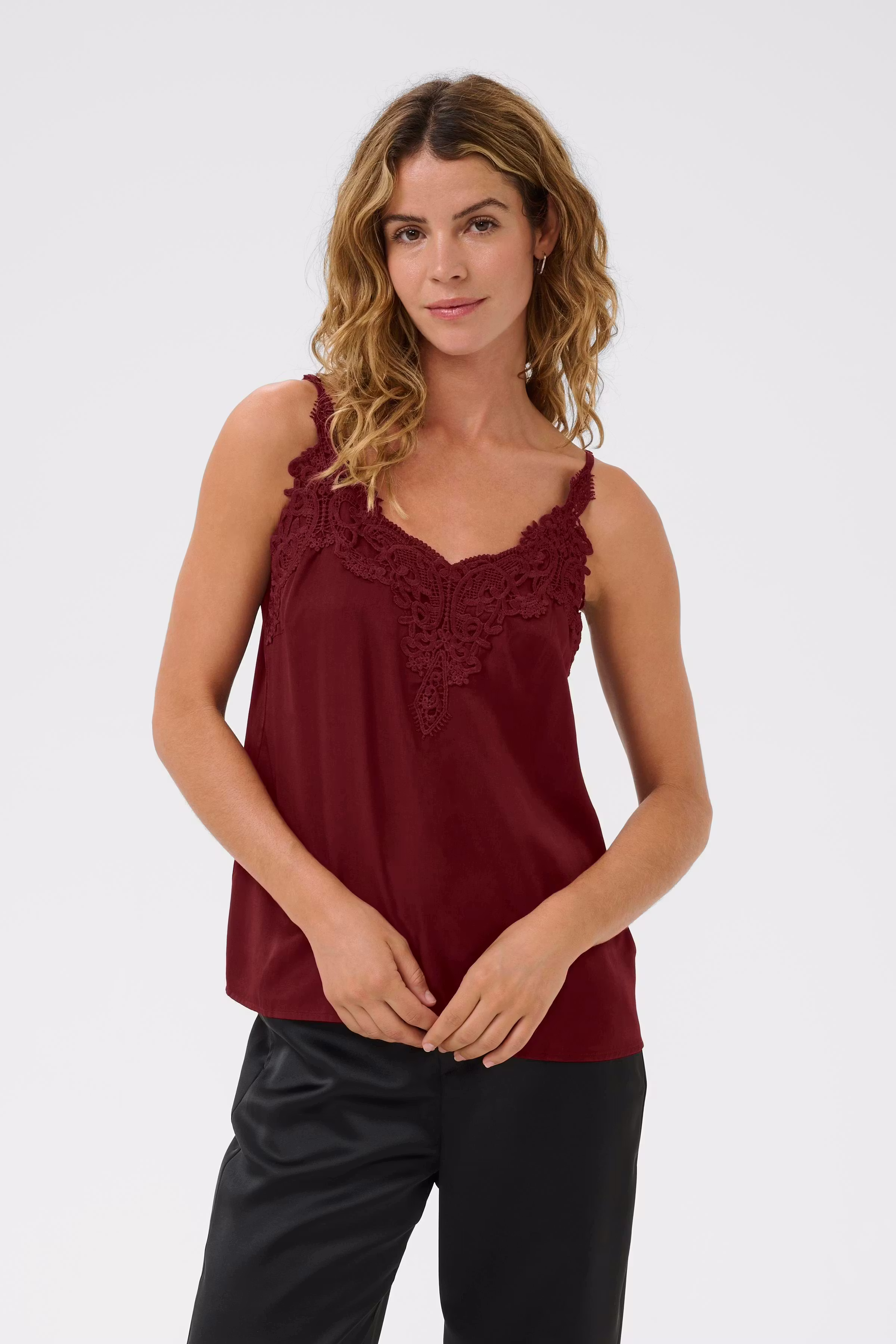 CRAnna Top LOOKBOOK FRONT 10611224-191522