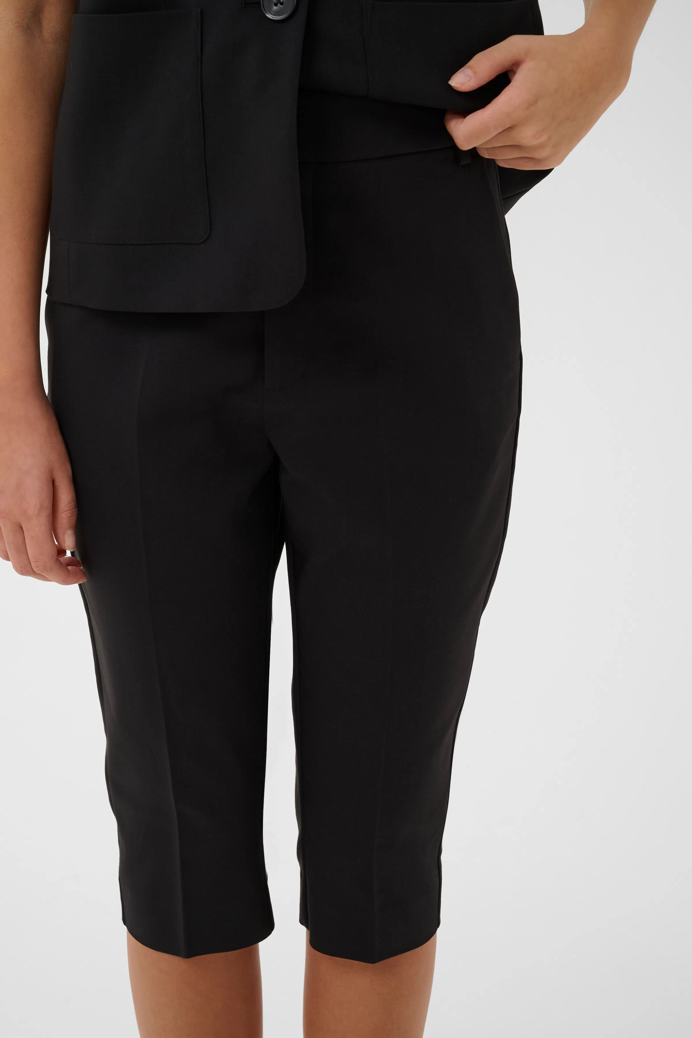 ZELLAIW Shorts LOOKBOOK DETAIL 30112746-194008