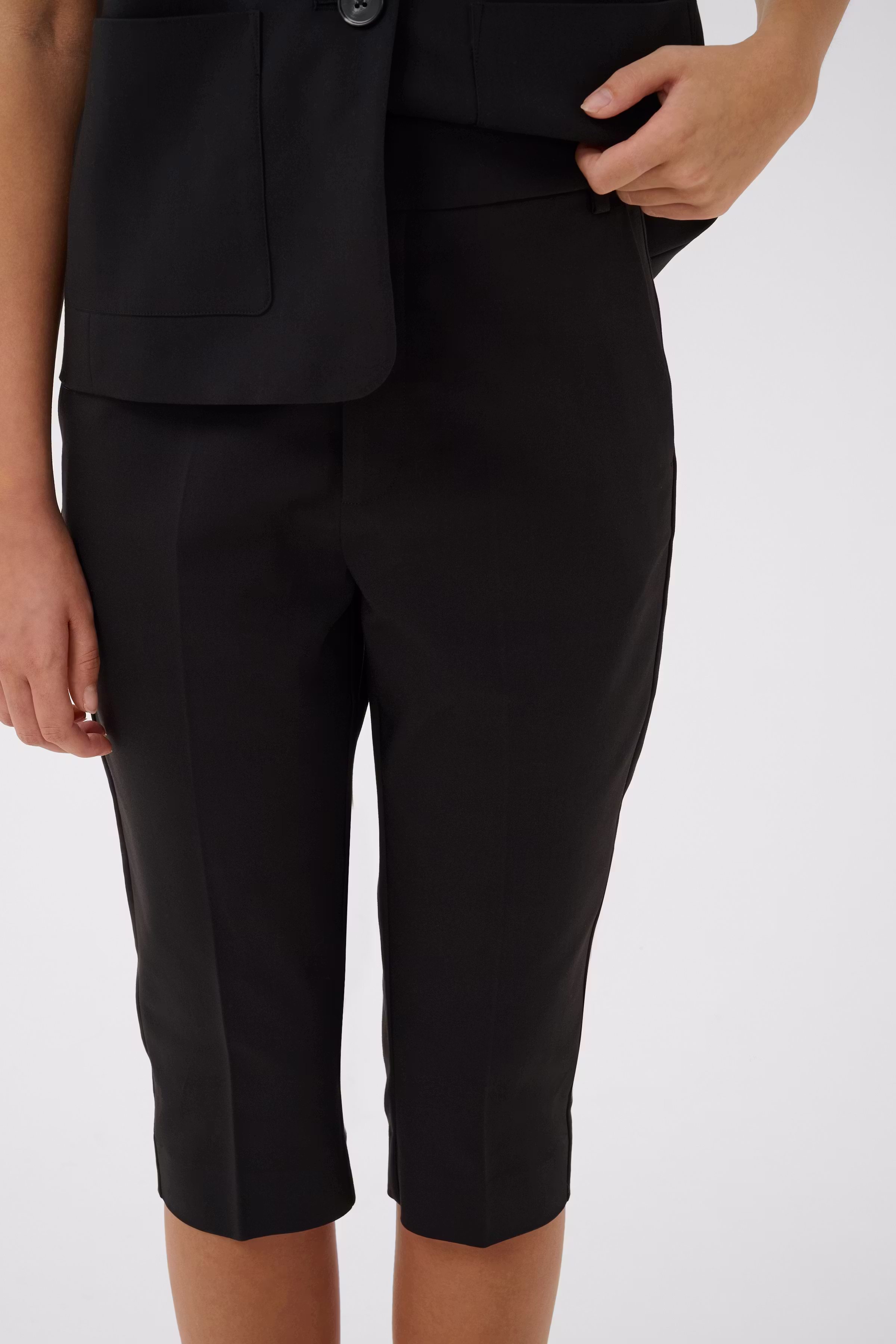 ZELLAIW Shorts LOOKBOOK DETAIL 30112746-194008