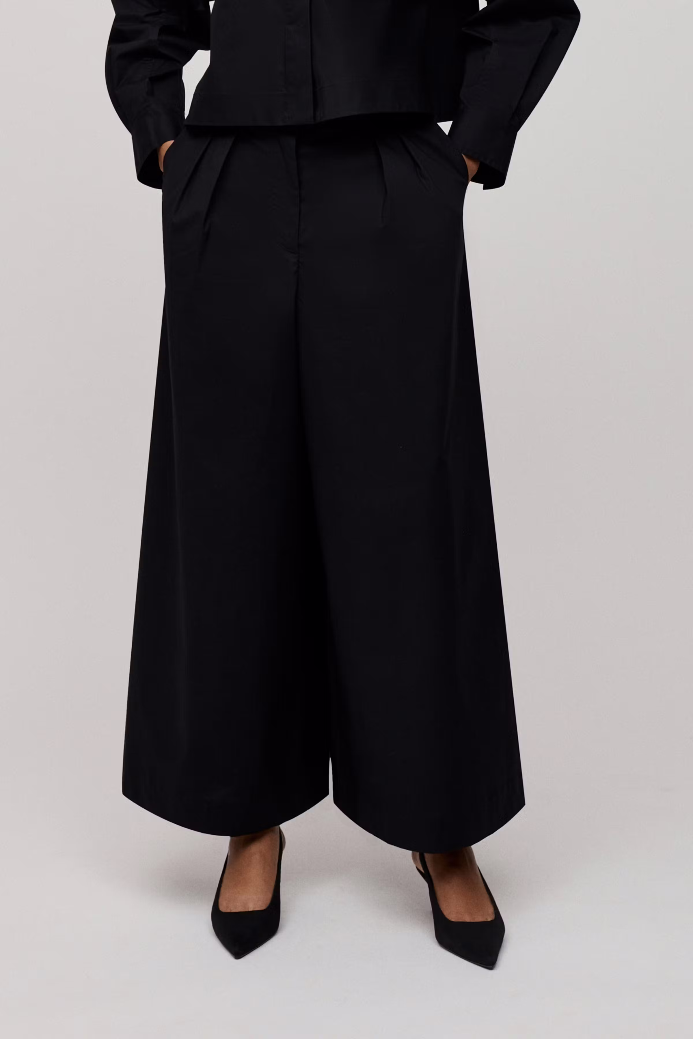 PIERINA Trousers LOOKBOOK FRONT 30600520-BK999