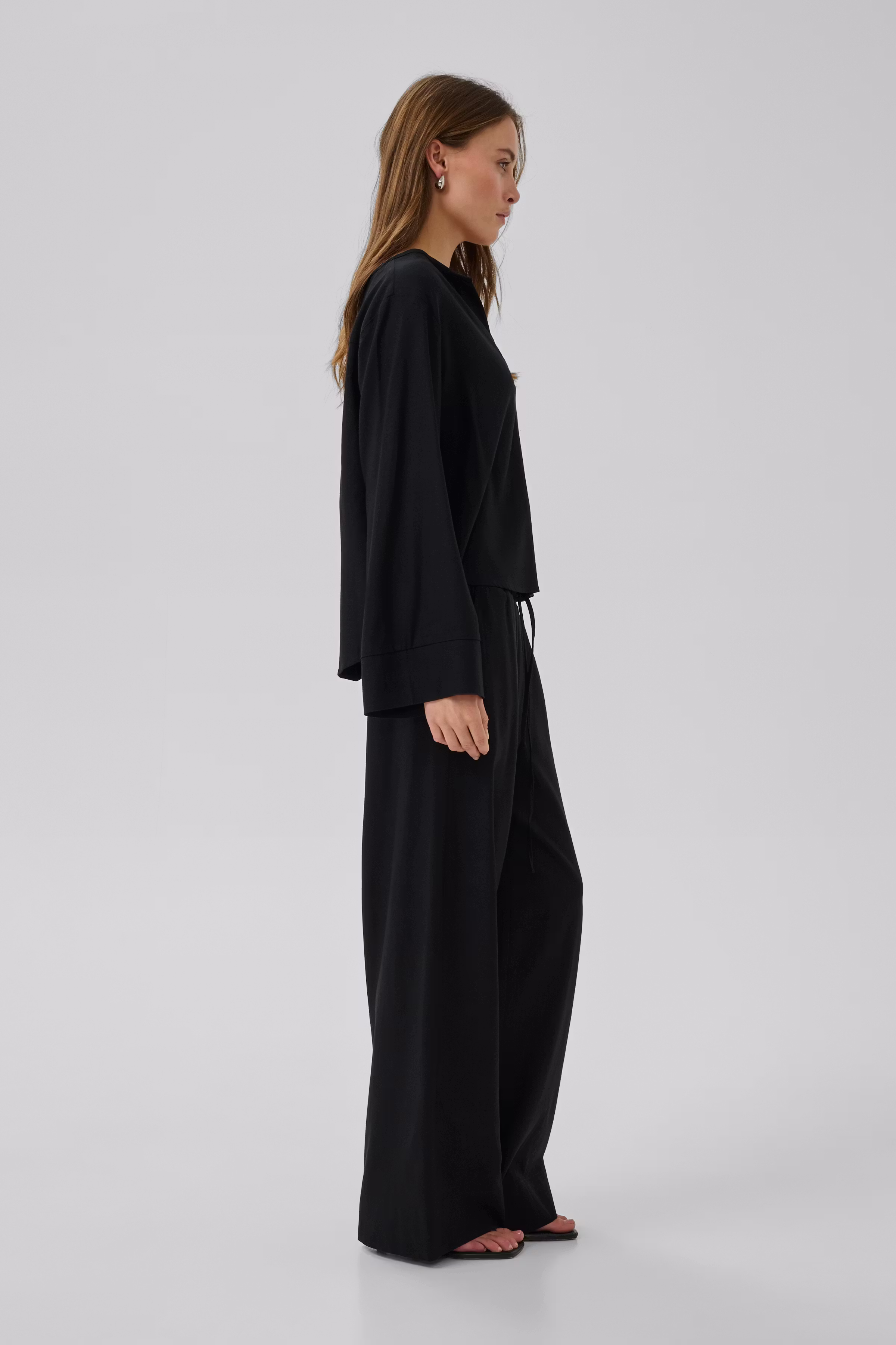 DiasMW Linen Trousers LOOKBOOK DETAIL 10704701-100031