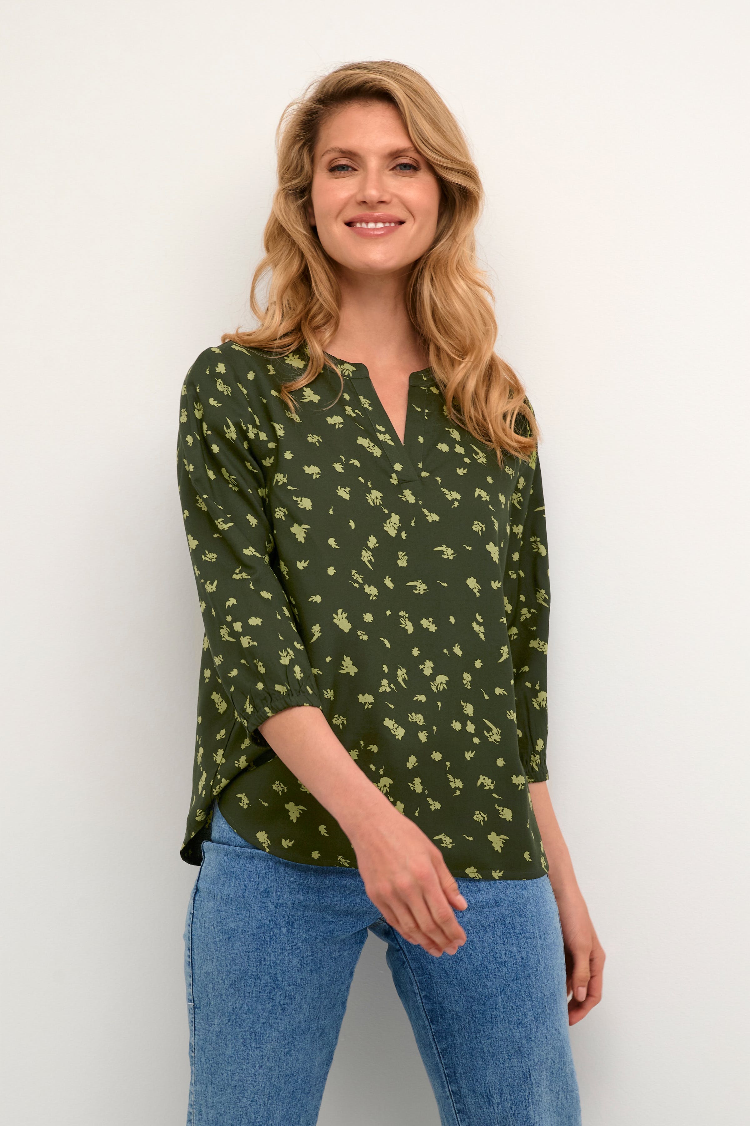 BPpolina Bluse LOOKBOOK FRONT 10590522-104979B