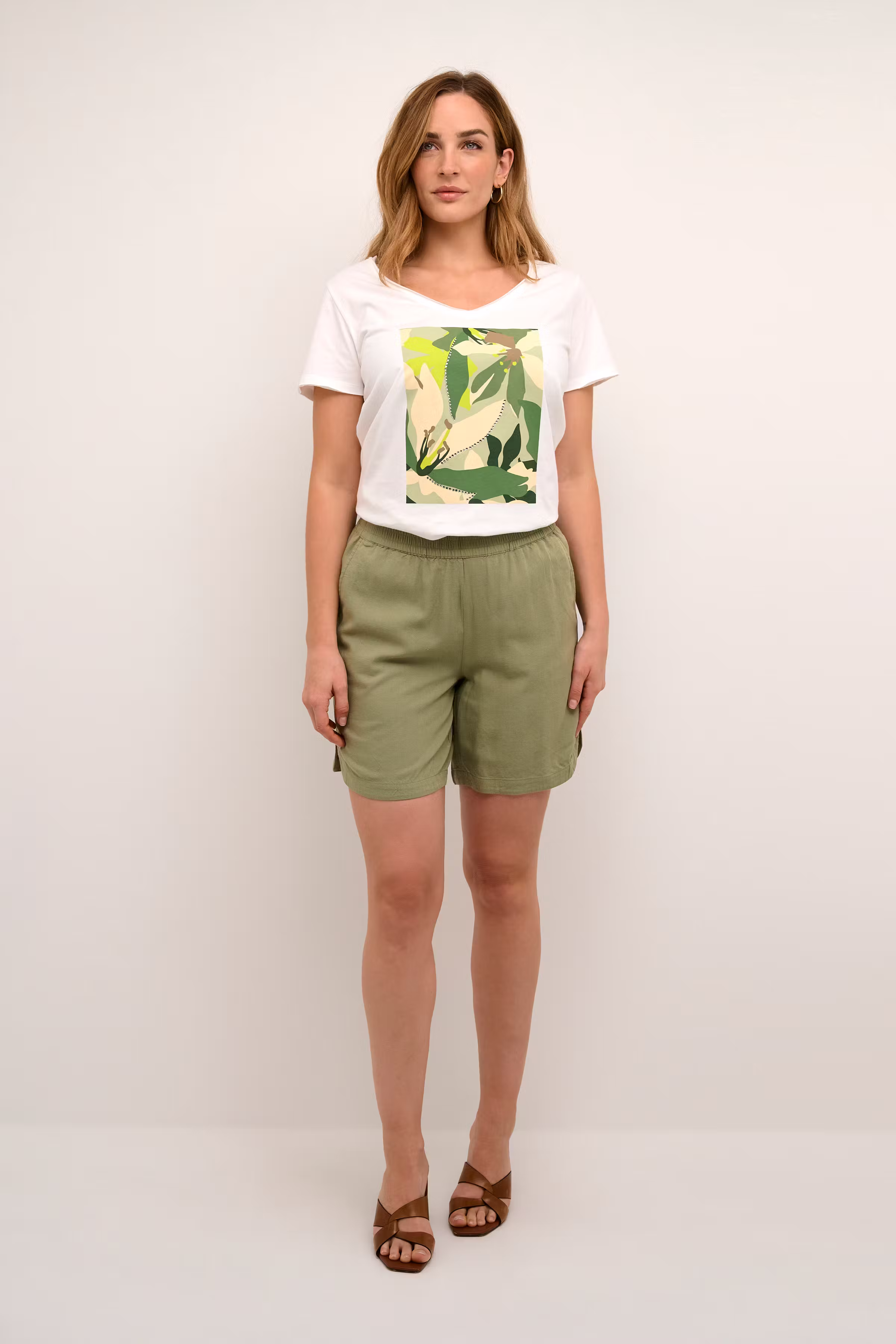 CRVenta Leinen Shorts LOOKBOOK FRONT 10612576-170115