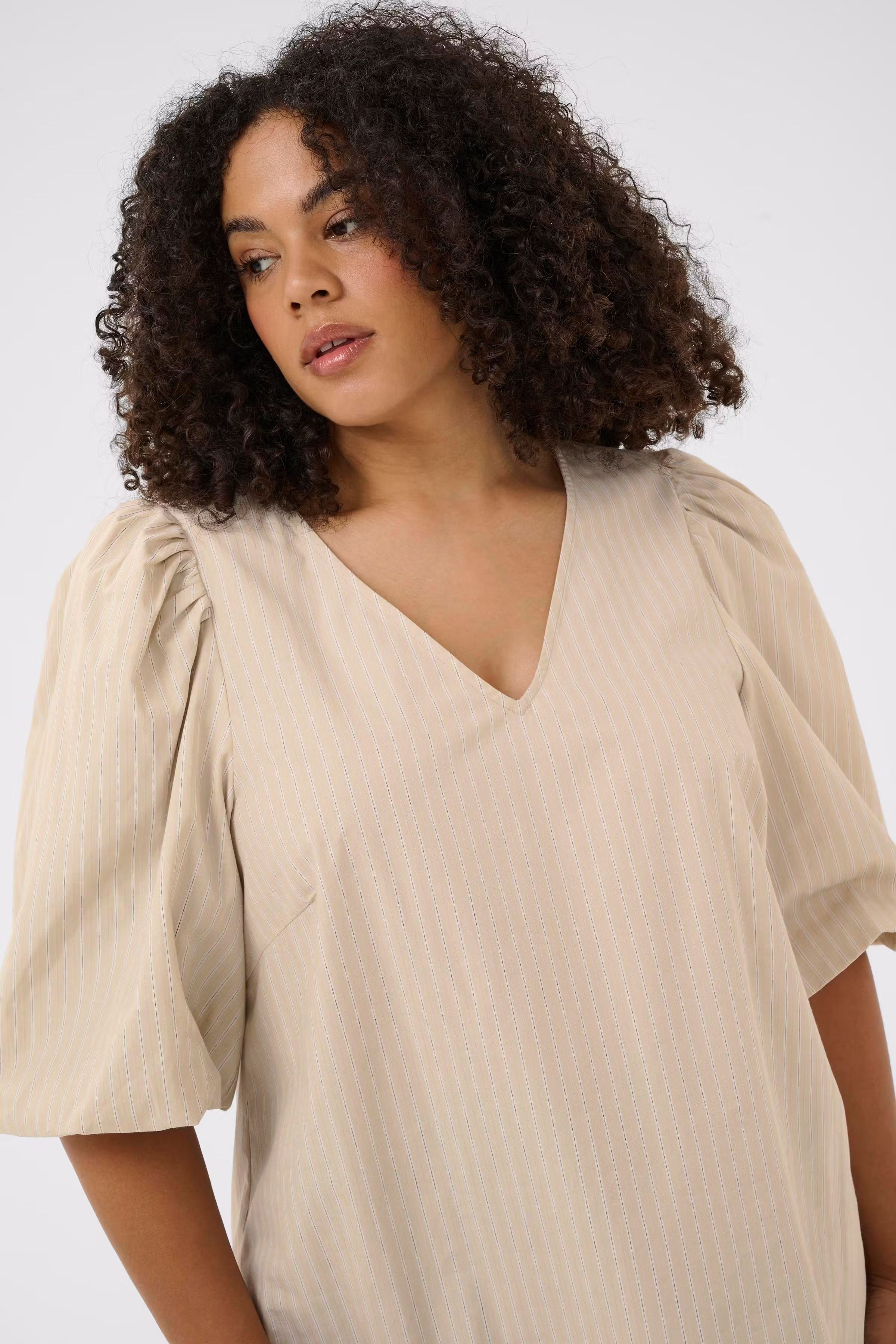 KCjosa Blouse LOOKBOOK DETAIL 10584006-108996