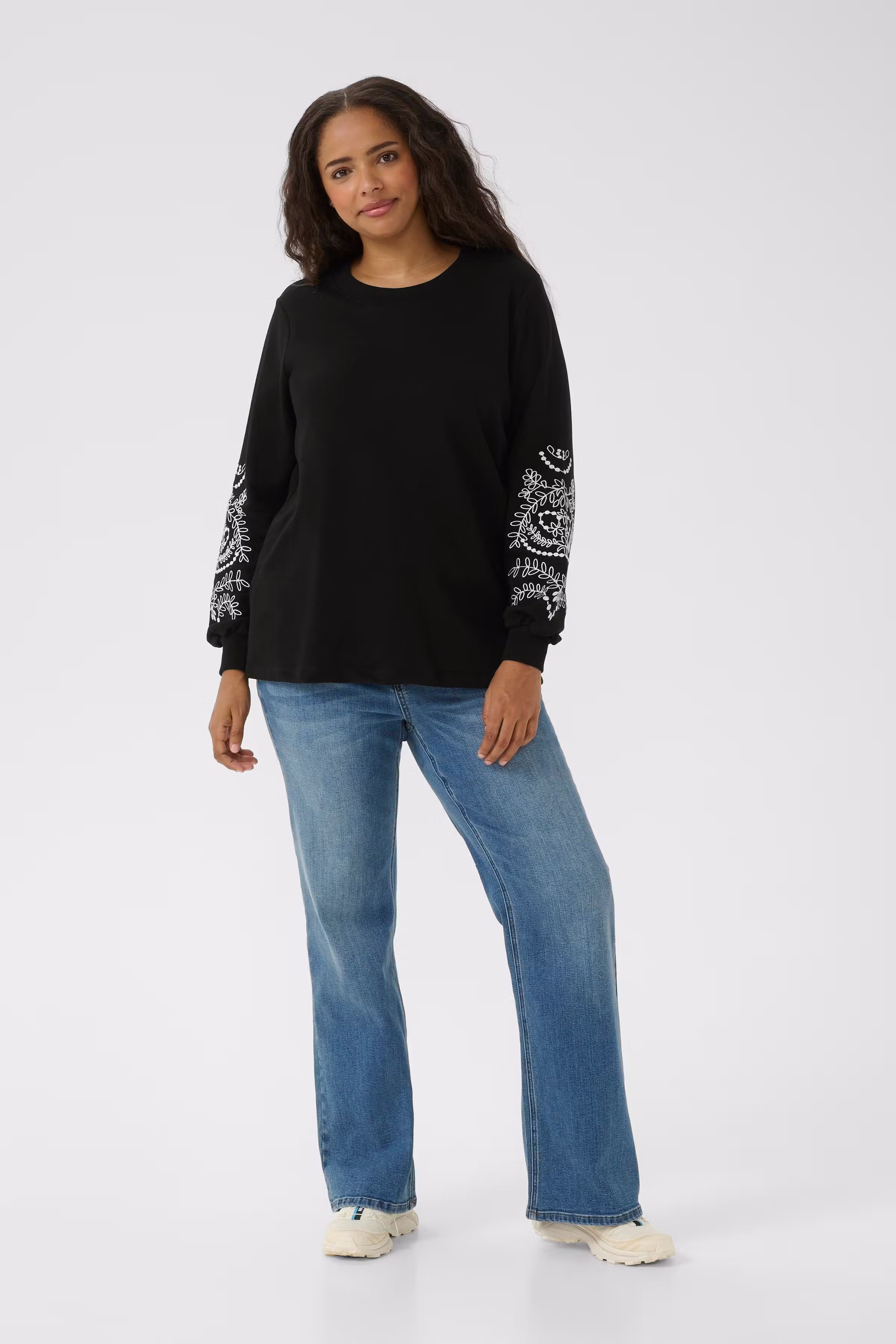 KCviva Sweatshirt LOOKBOOK FRONT 10583649-100121