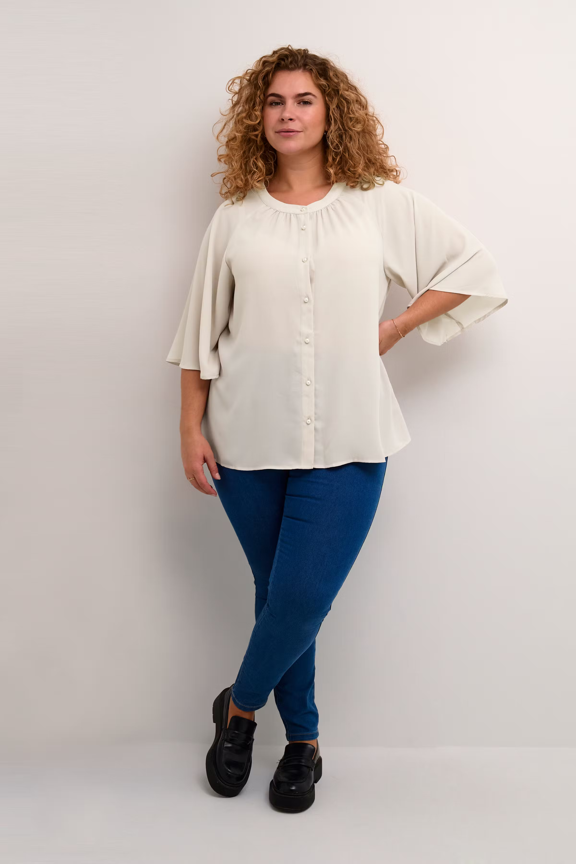 KCditta Blouse LOOKBOOK FRONT 10581886-151305