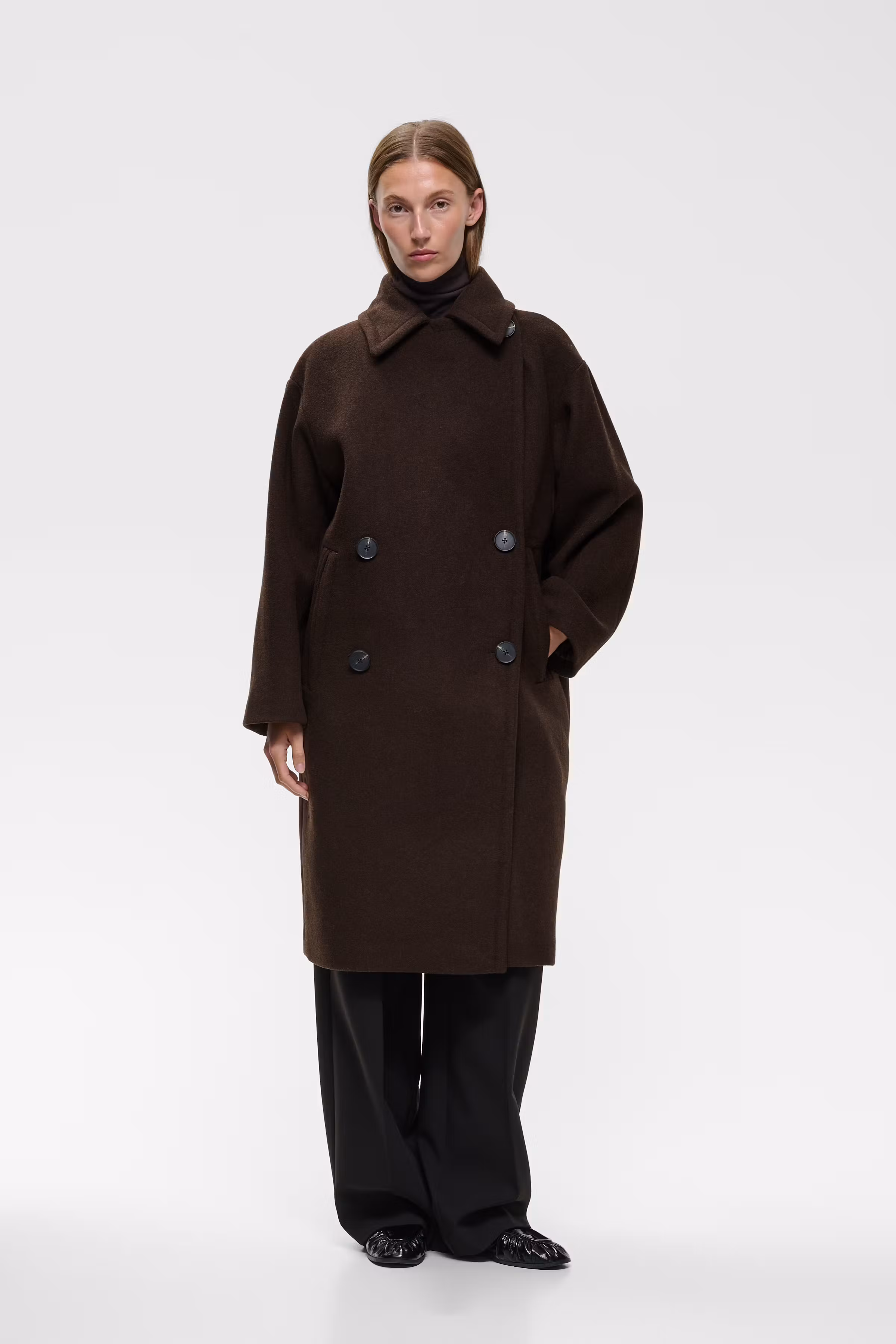 ZORAHIW Coat LOOKBOOK FRONT 30112647-191109