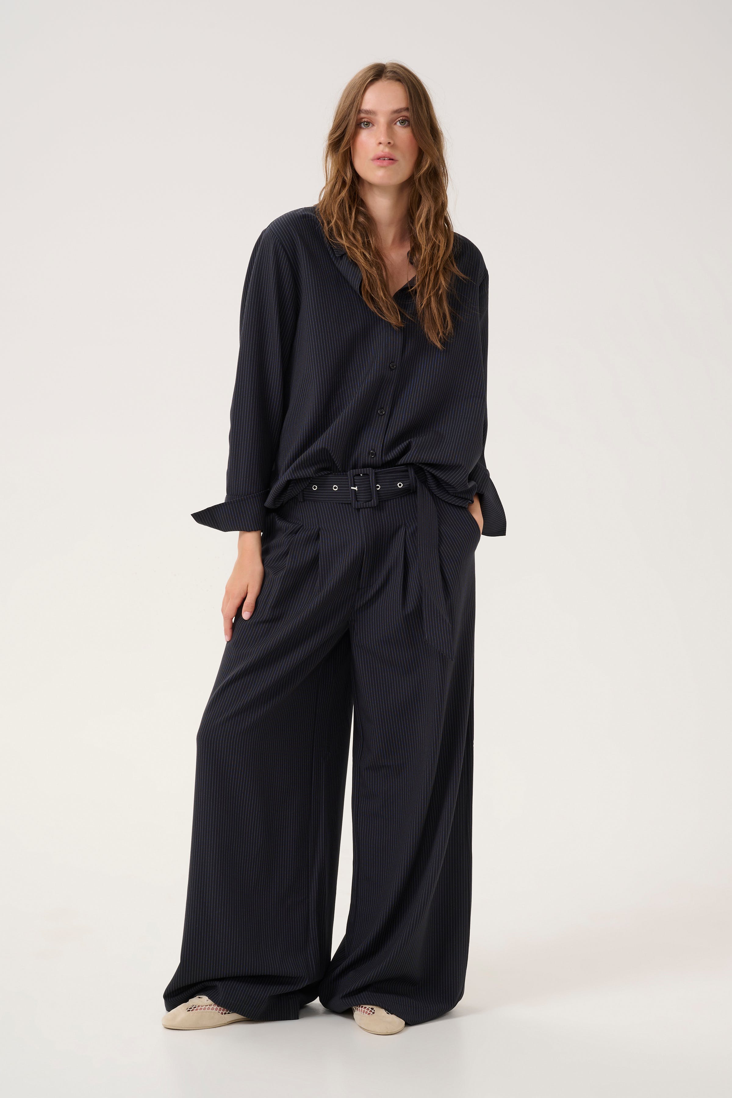 VittaMW Trousers LOOKBOOK FRONT 10704999-107047