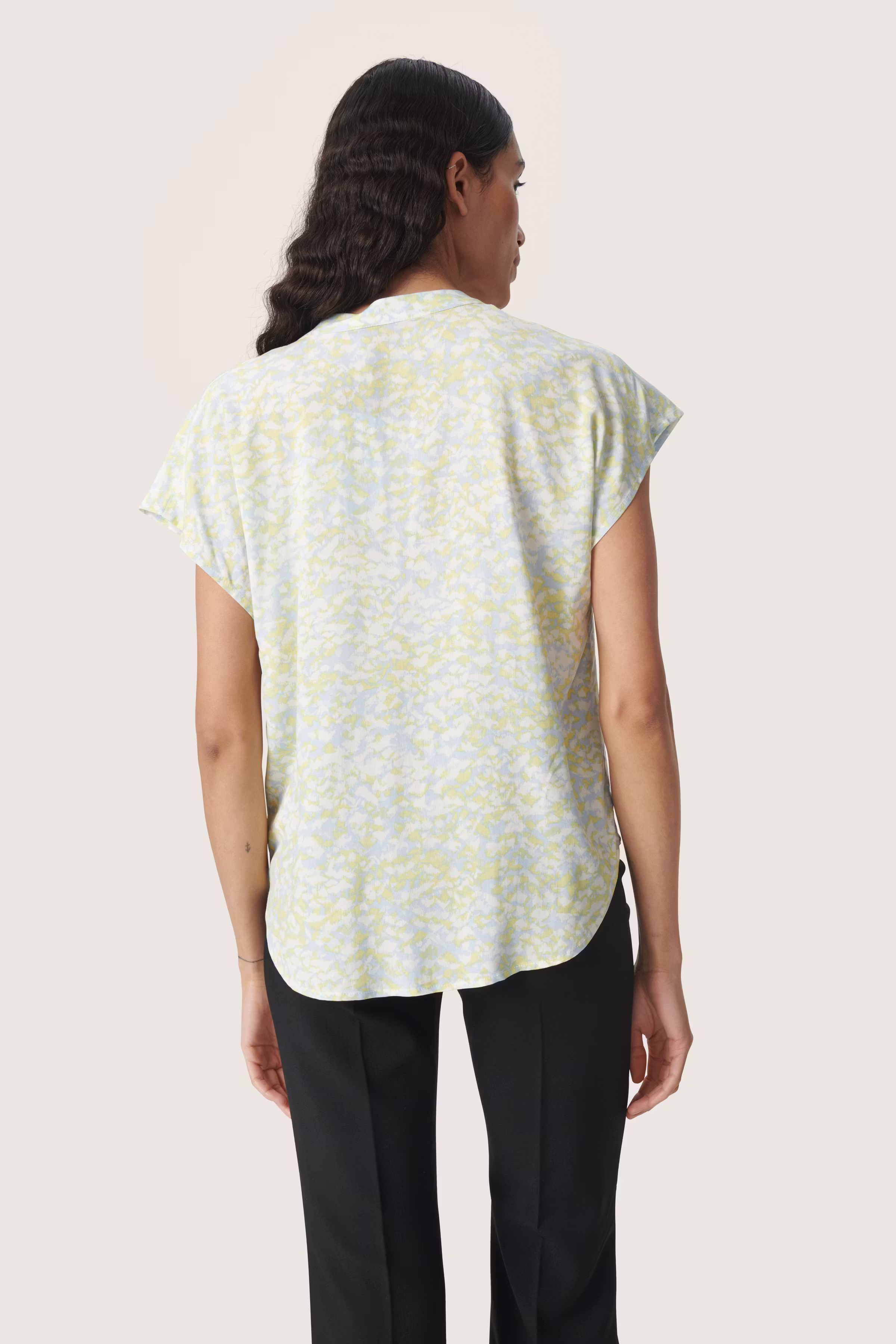 SLWynter Blouse LOOKBOOK BACK 30407425-302997