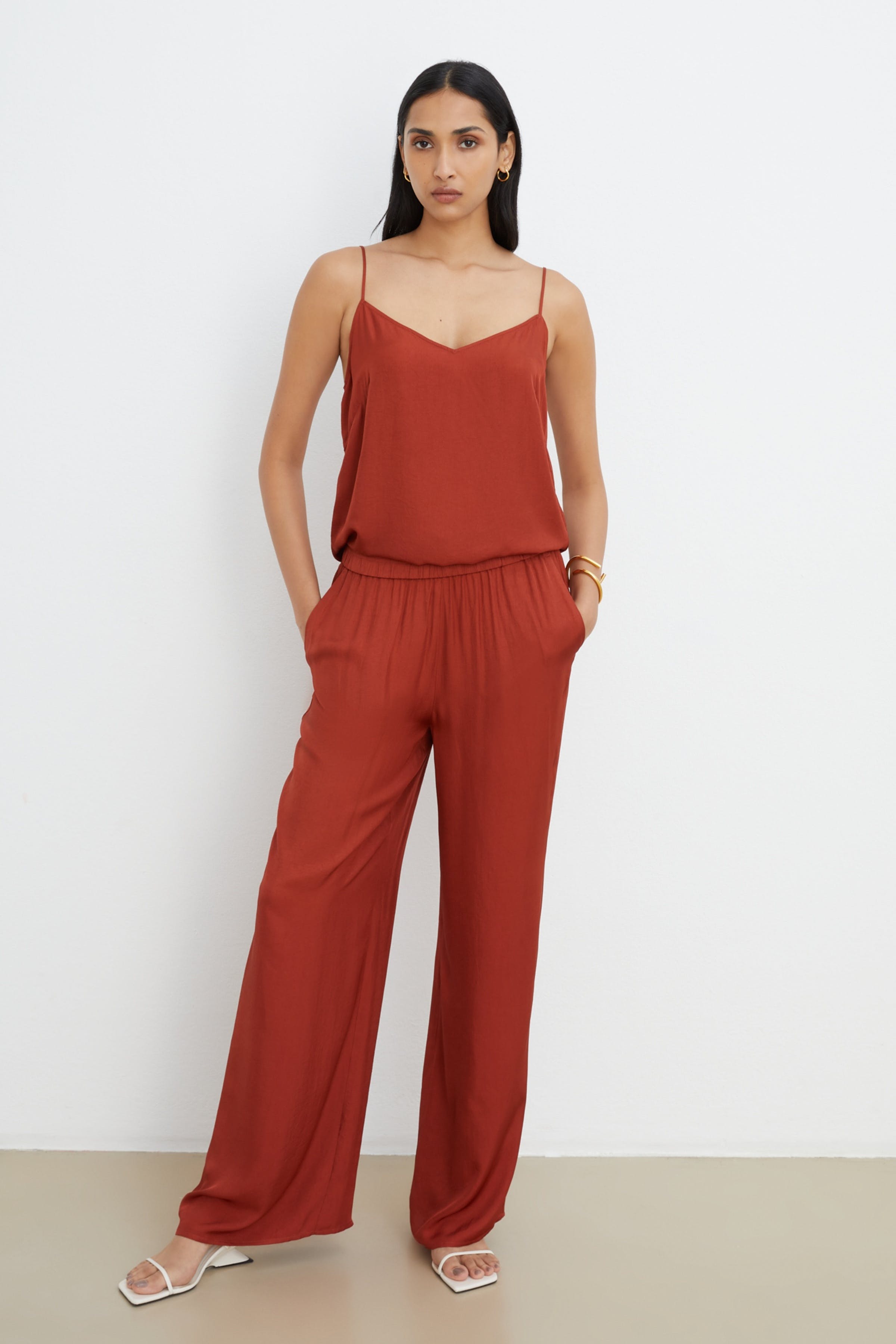 TILDA Top LOOKBOOK FRONT 30600267-RE378