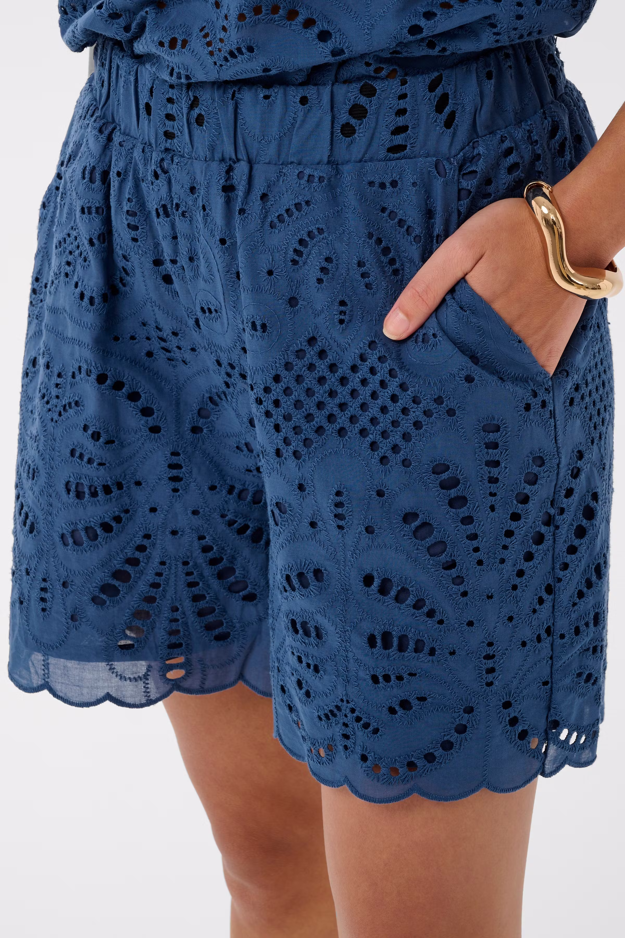 CUakeena Blondeshorts LOOKBOOK DETAIL 50113211-194030