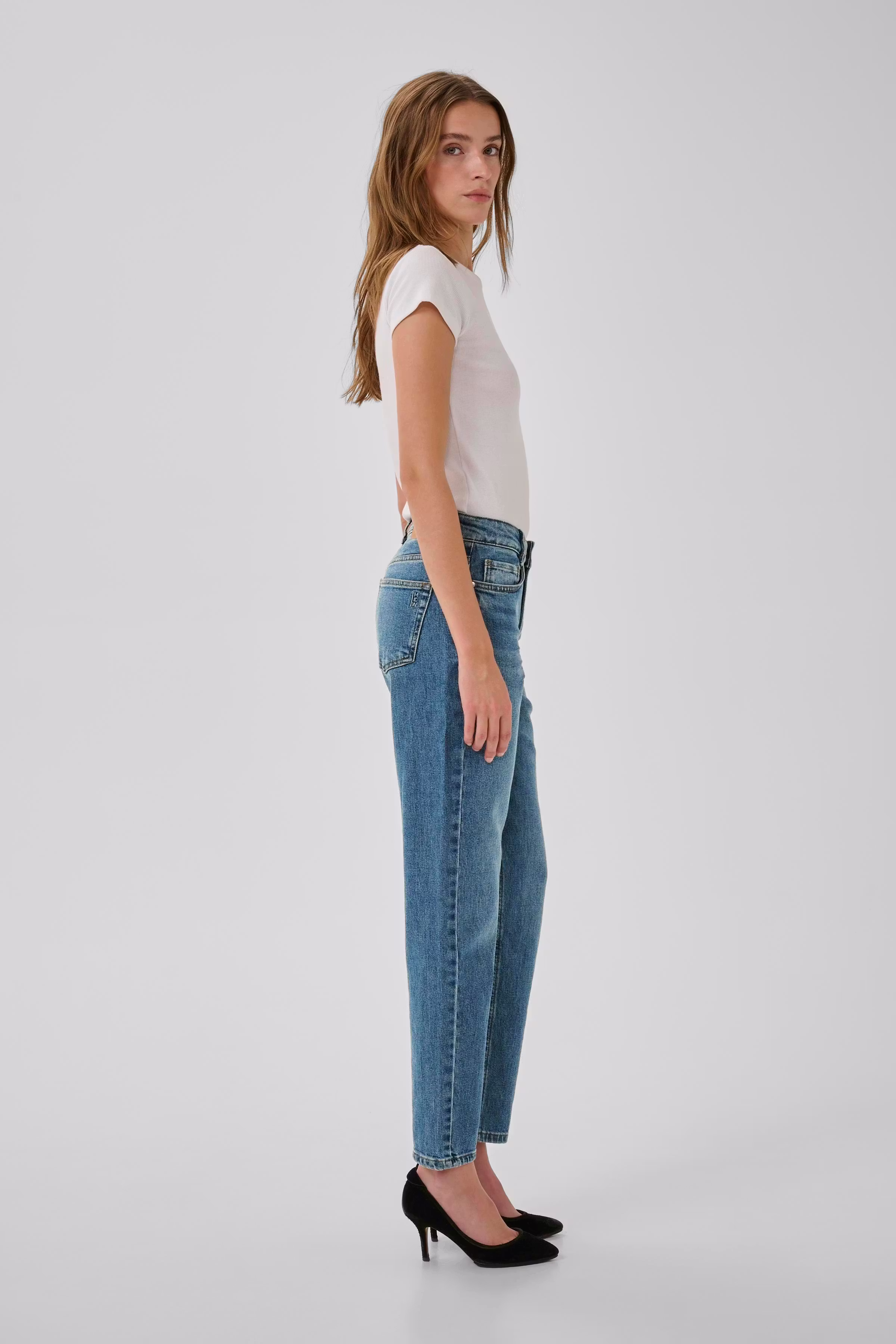 04 THE MOMMY HIGH TAPERED JEANS LOOKBOOK DETAIL 10704537-100054
