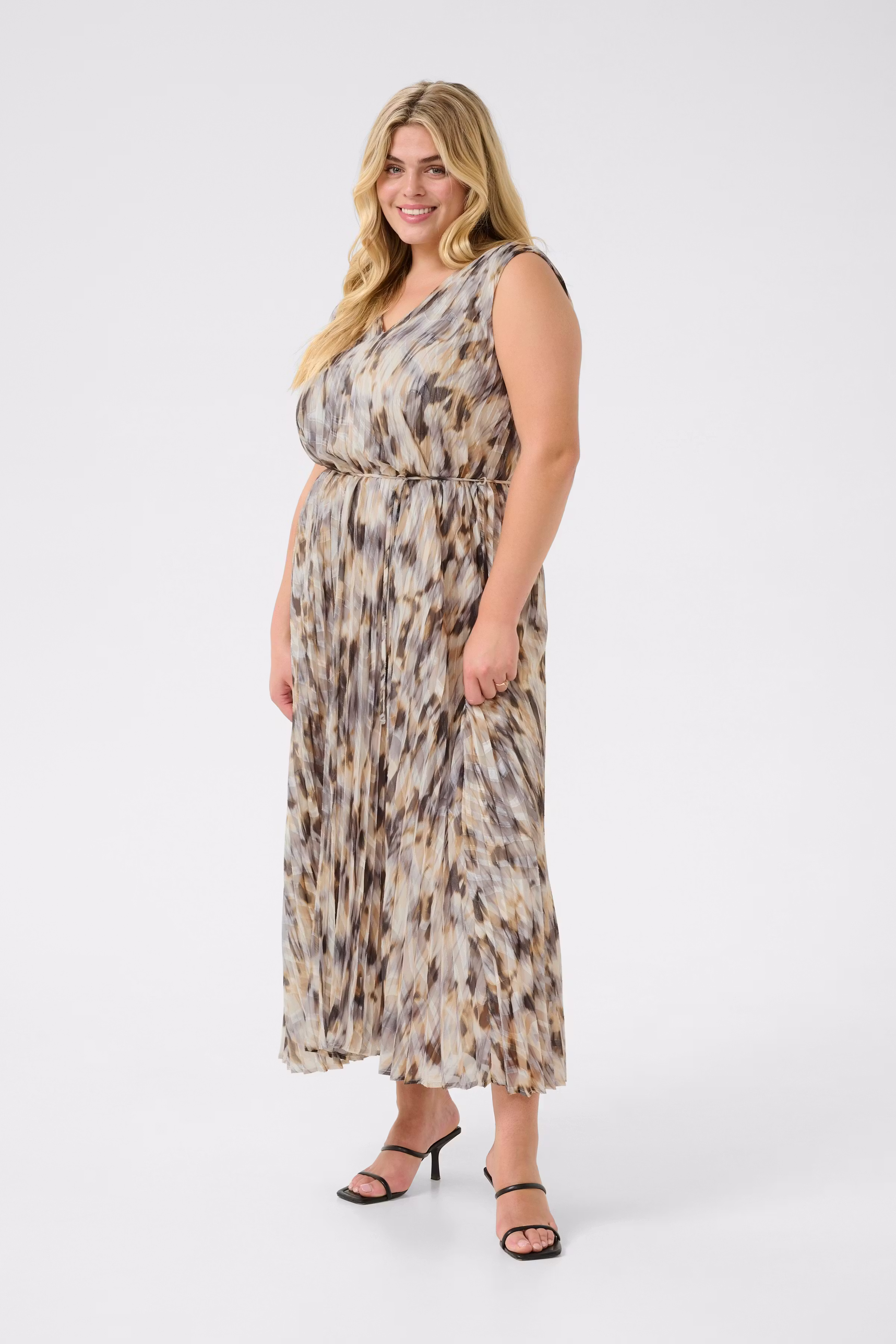 KCvicka Robe LOOKBOOK FRONT 10583210-107478