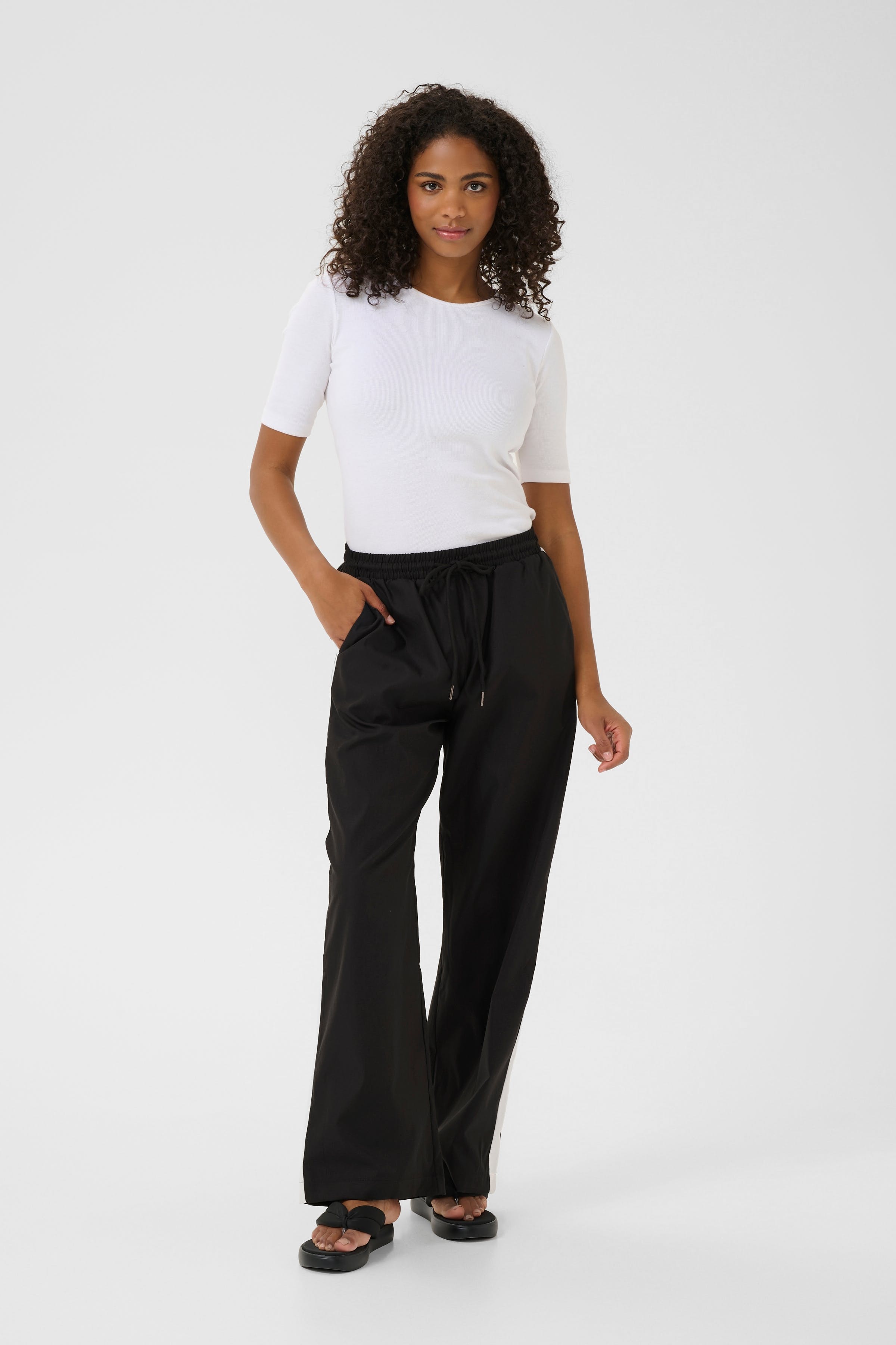 KAvanessa Trousers LOOKBOOK FRONT 10552458-100121
