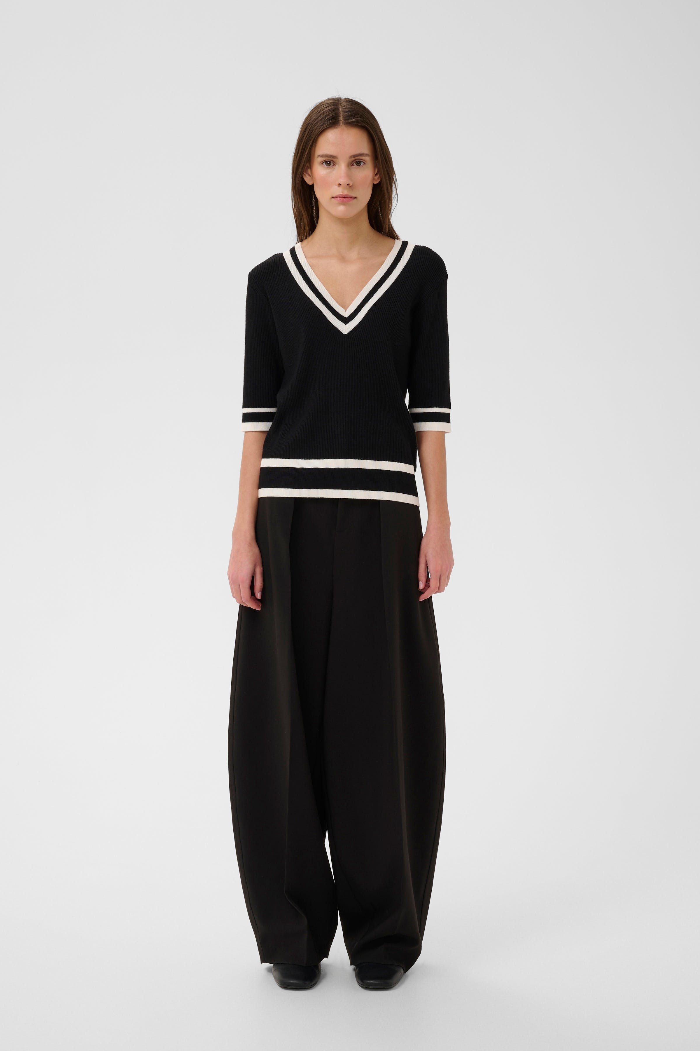 LeenahIW V-Neck Pullover LOOKBOOK FRONT 30110675-303487