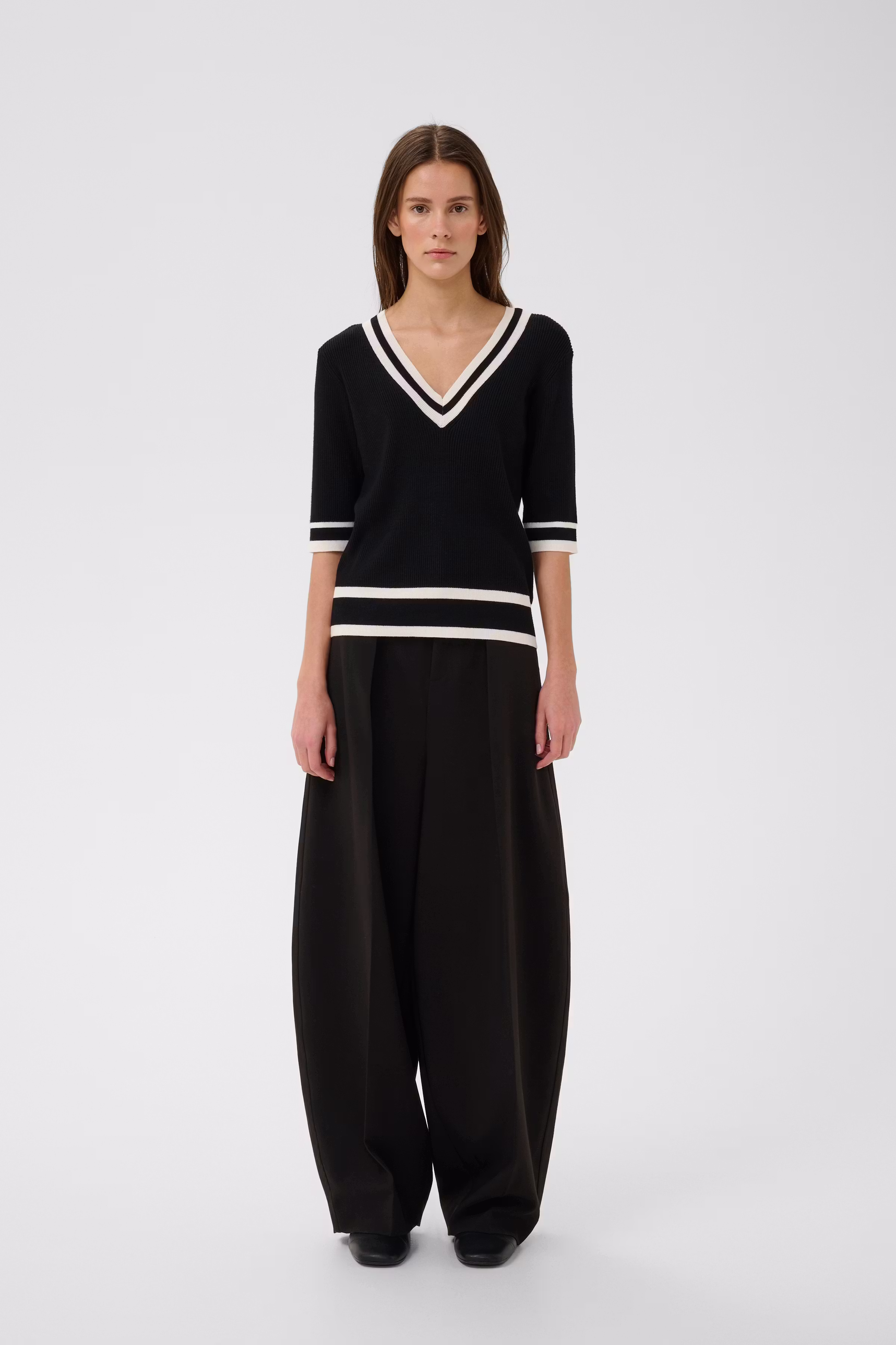 LeenahIW V-Neck Pullover LOOKBOOK FRONT 30110675-303487